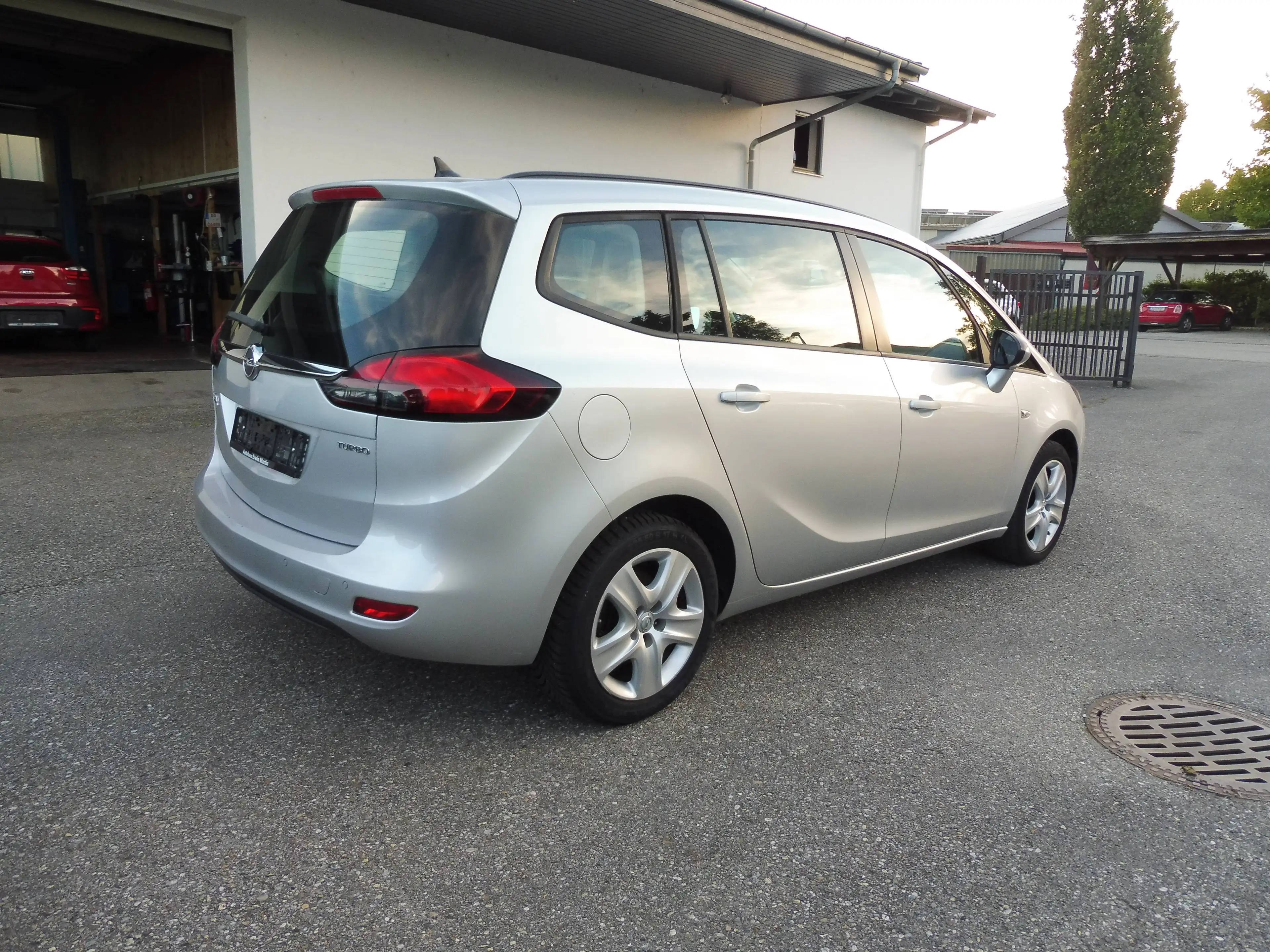 Opel Zafira Tourer Edition / NAVI / PDC / AUS 2. HAND — photo 6