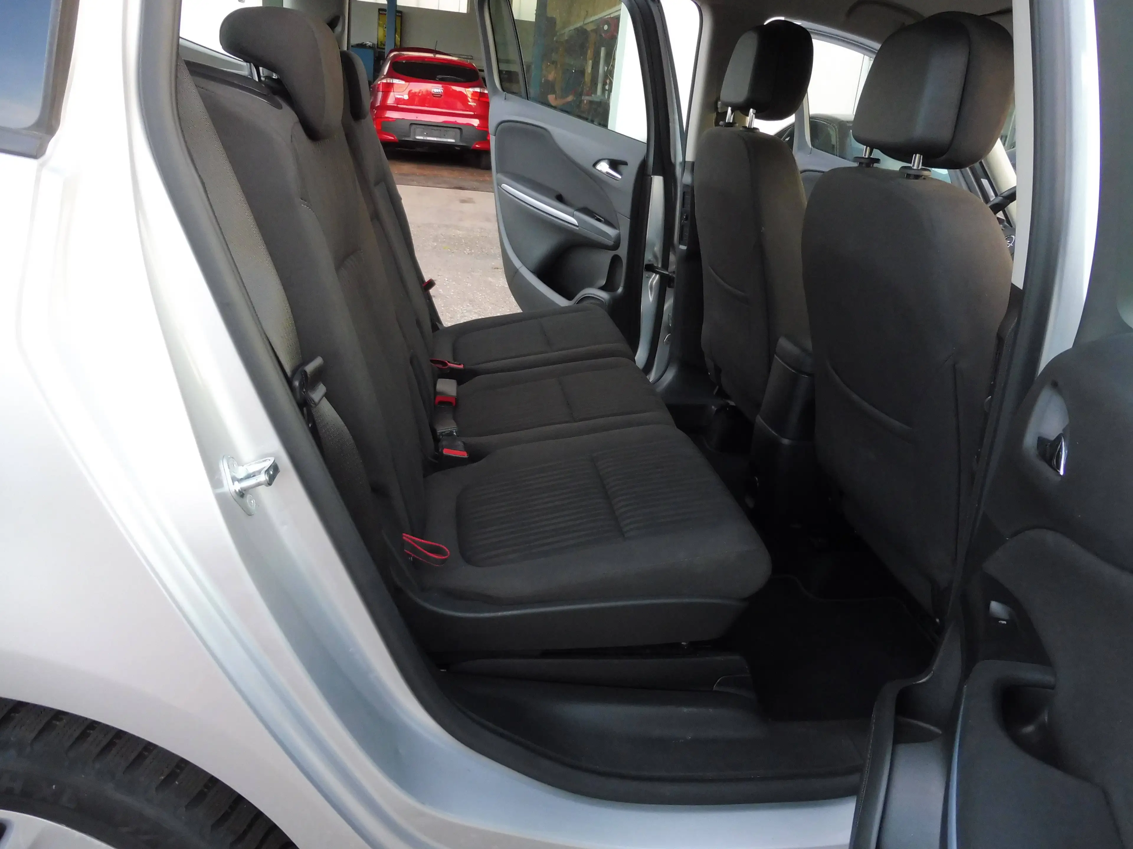Opel Zafira Tourer Edition / NAVI / PDC / AUS 2. HAND — photo 10