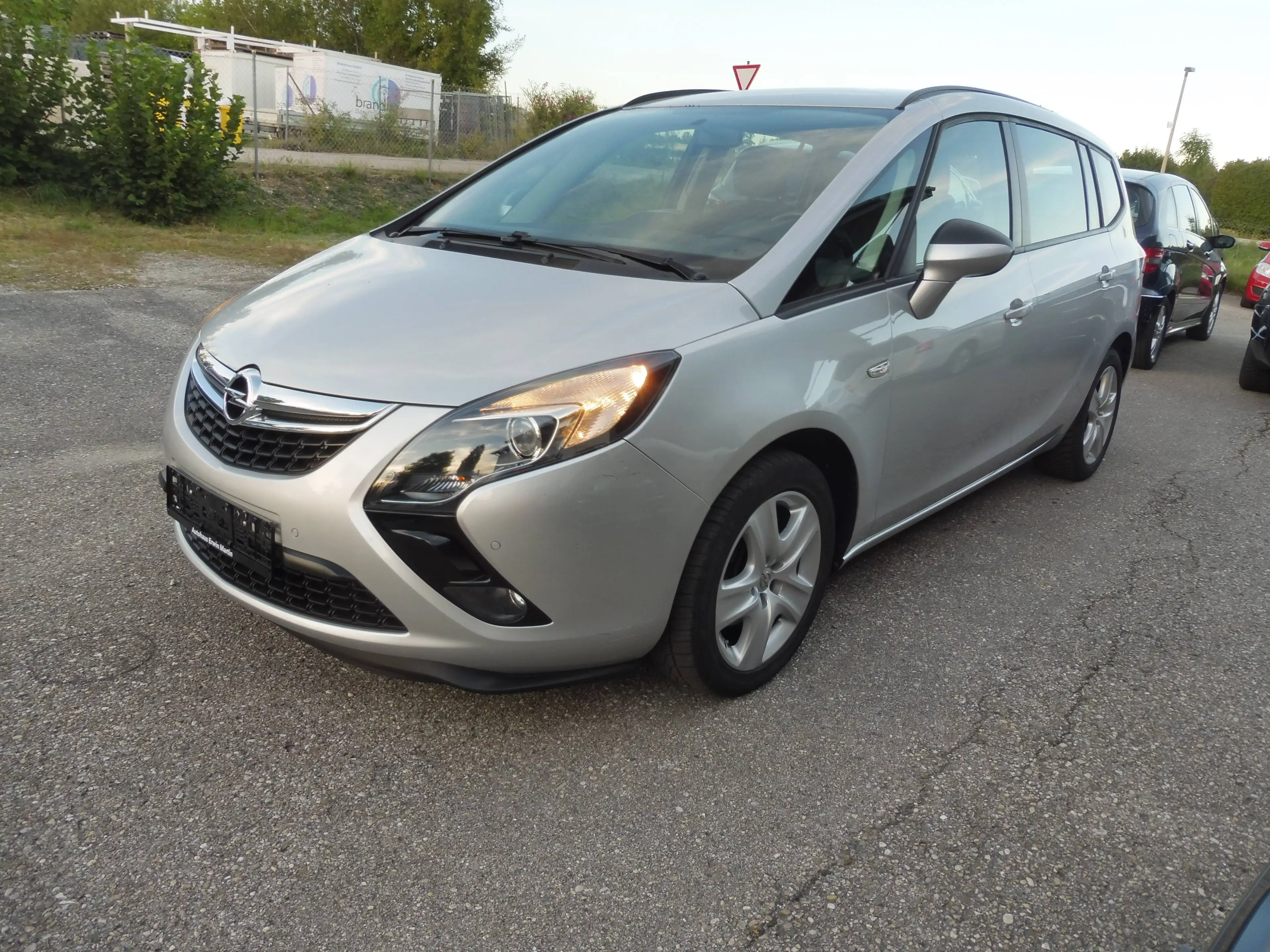 Opel Zafira Tourer Edition / NAVI / PDC / AUS 2. HAND — photo 2
