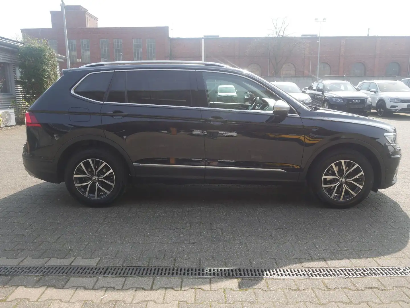 Volkswagen Tiguan Allspace 1.5 TSI Comfortline Business ACC Schwarz - 2