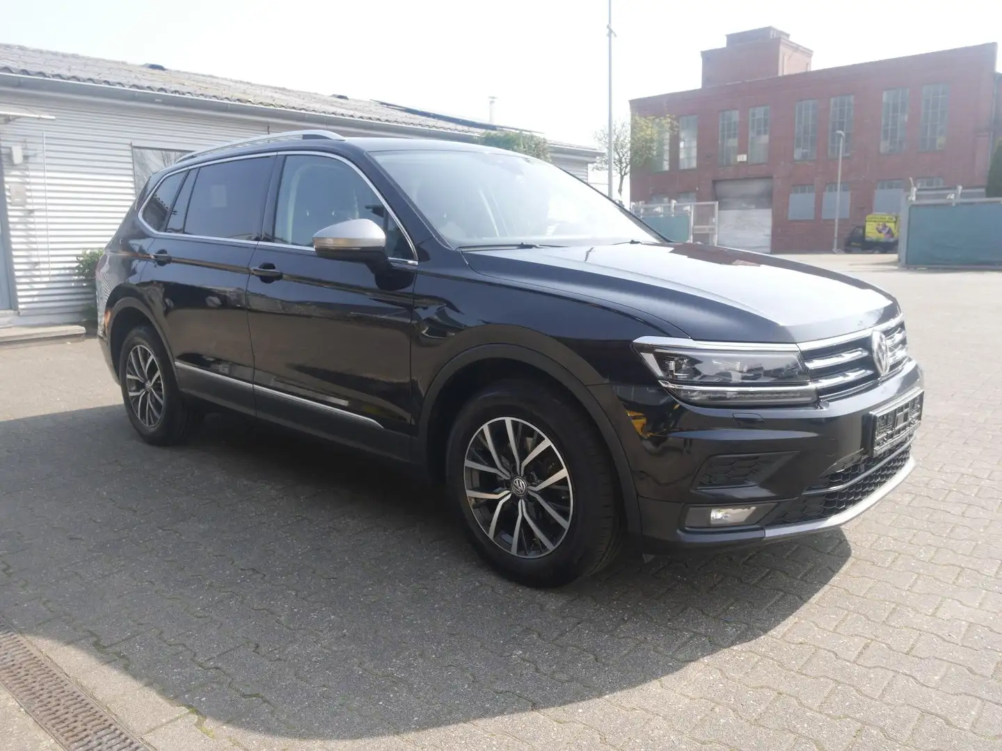 Volkswagen Tiguan Allspace 1.5 TSI Comfortline Business ACC Schwarz - 1