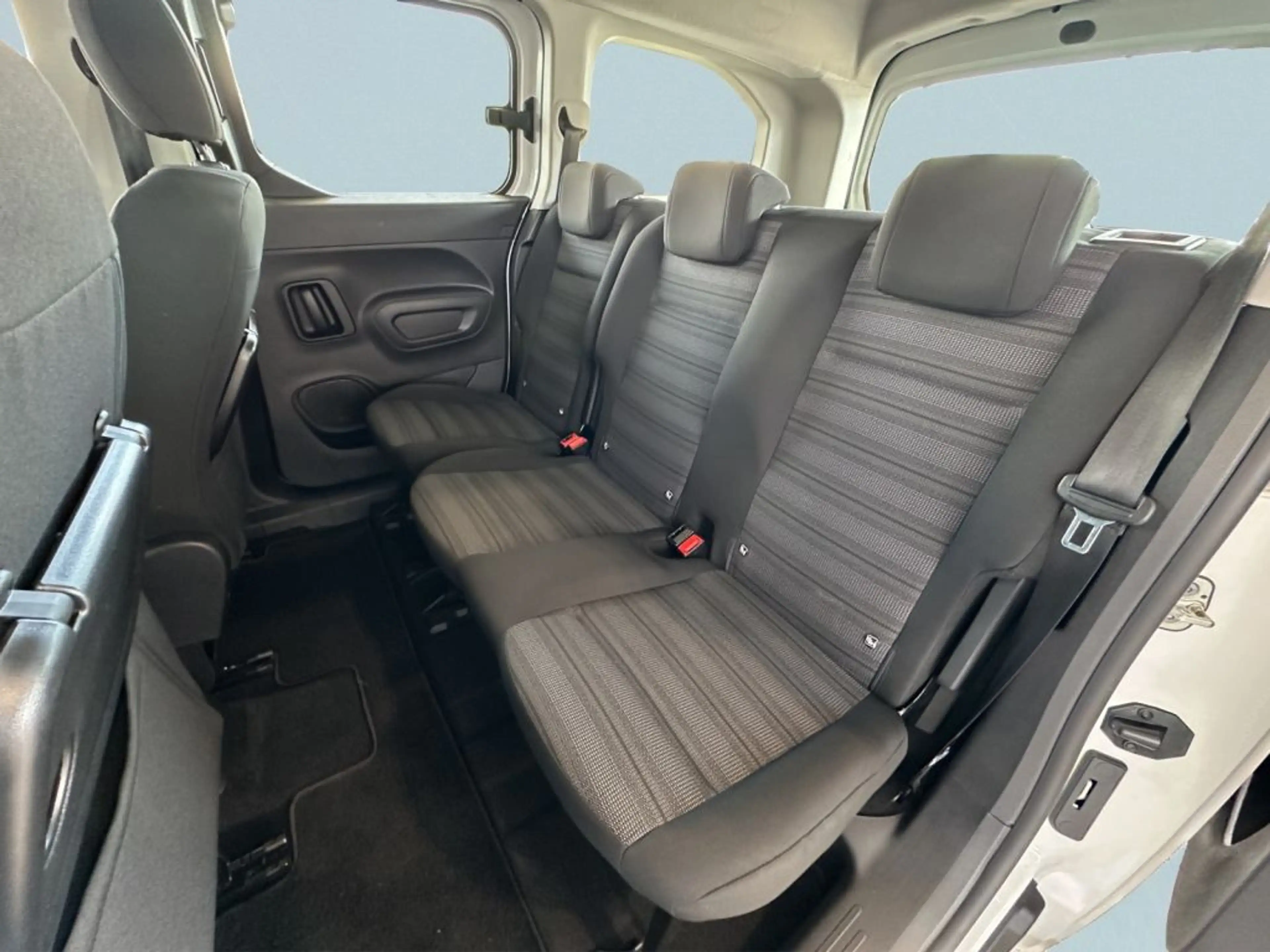 Opel Combo Life XL 1.2 Turbo Start/Stop Automatik Edition — photo 9