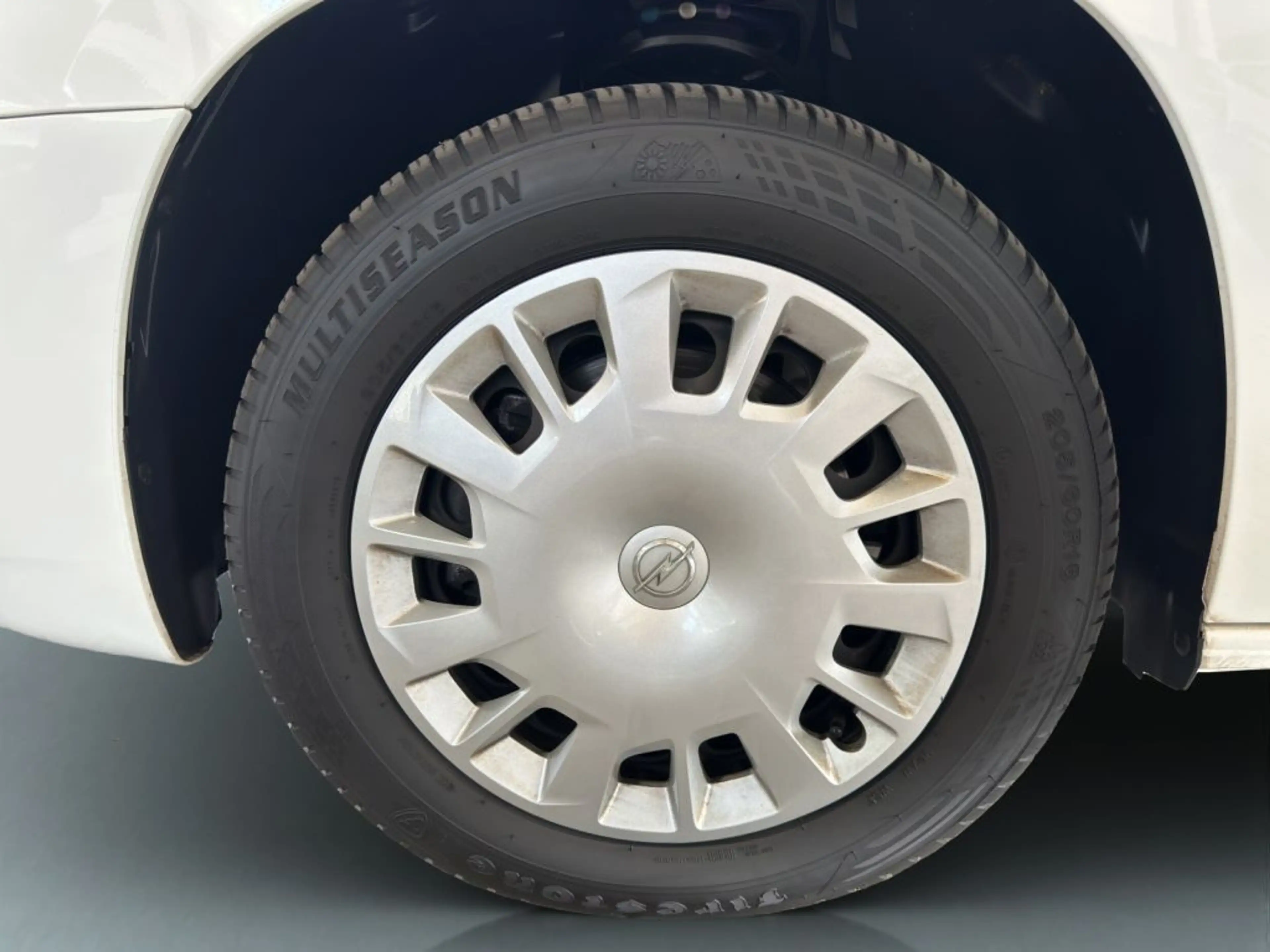 Opel Combo Life XL 1.2 Turbo Start/Stop Automatik Edition — photo 12
