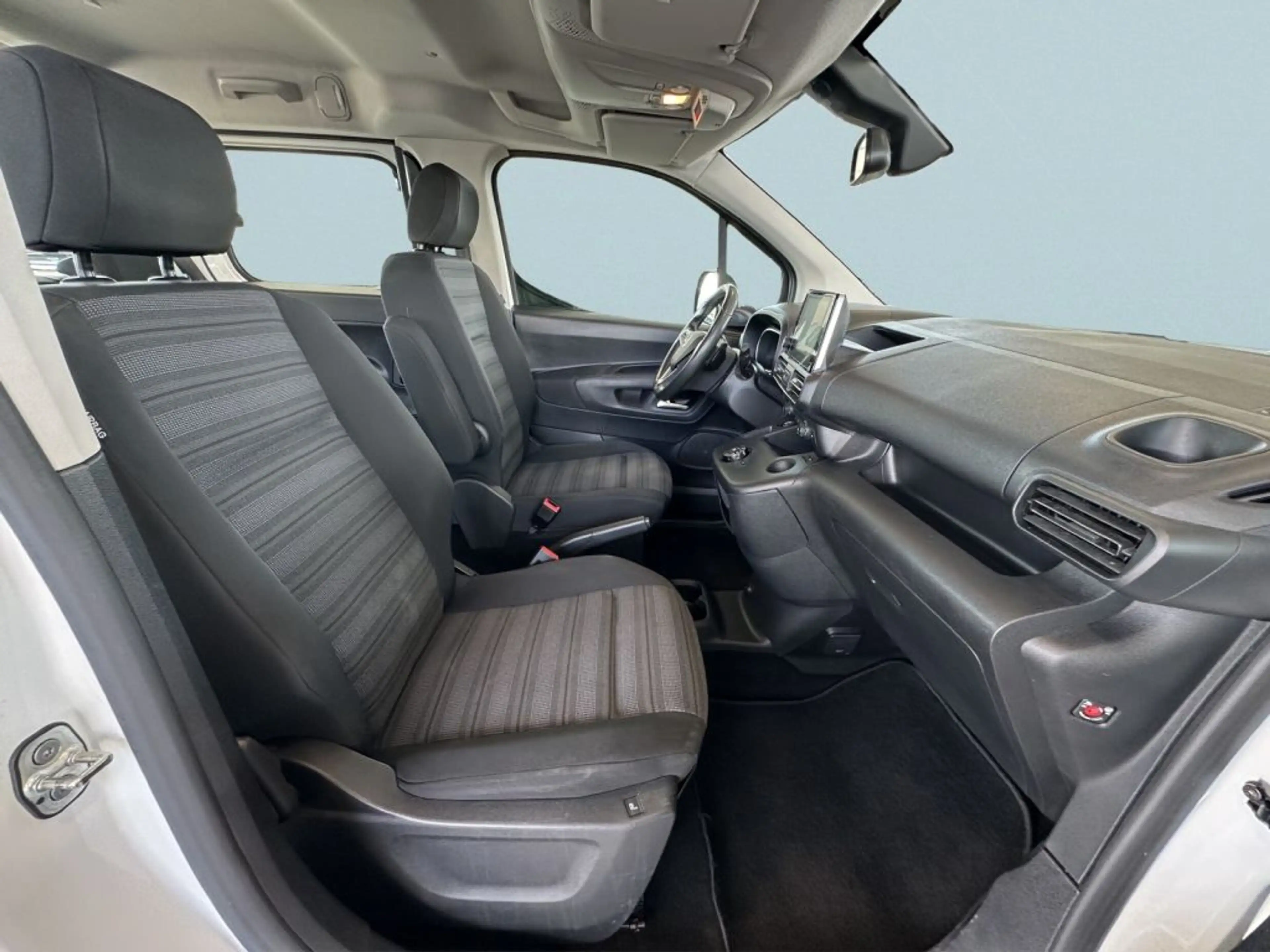 Opel Combo Life XL 1.2 Turbo Start/Stop Automatik Edition — photo 8