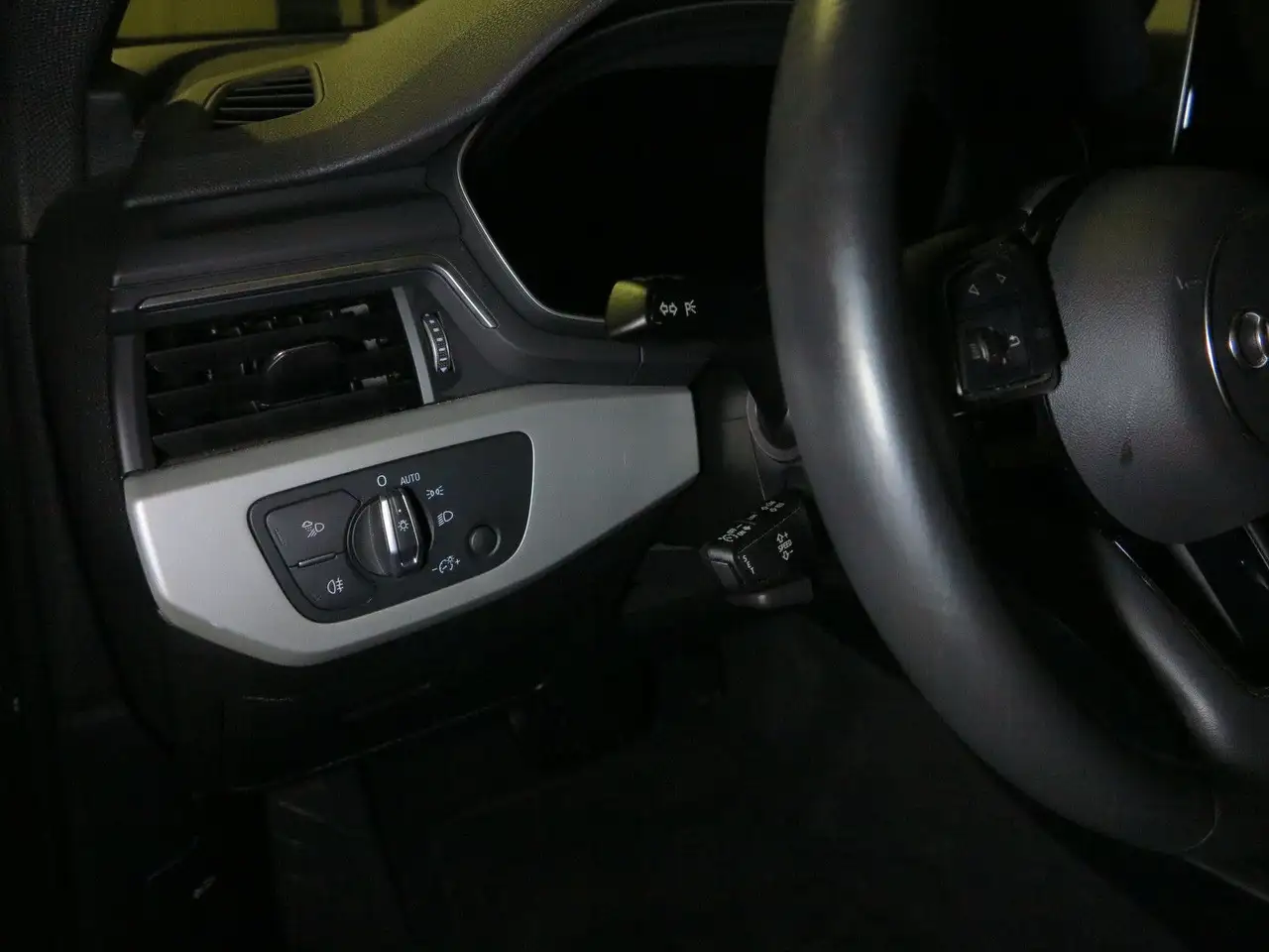 Audi A4 40 TDI 2.0 SCR quattro S tronic advanced AHK, миниатюра 23