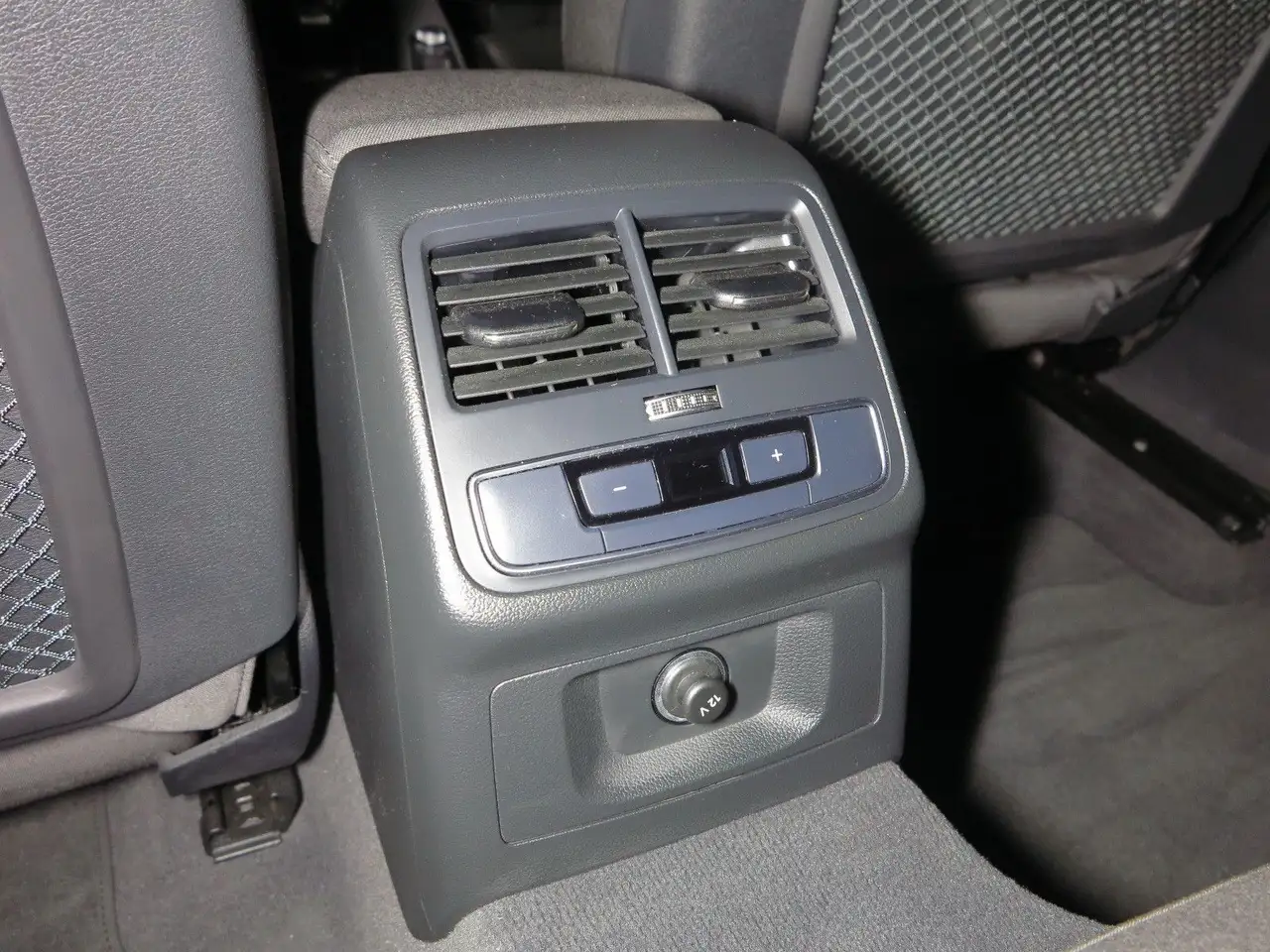 Audi A4 40 TDI 2.0 SCR quattro S tronic advanced AHK, миниатюра 28