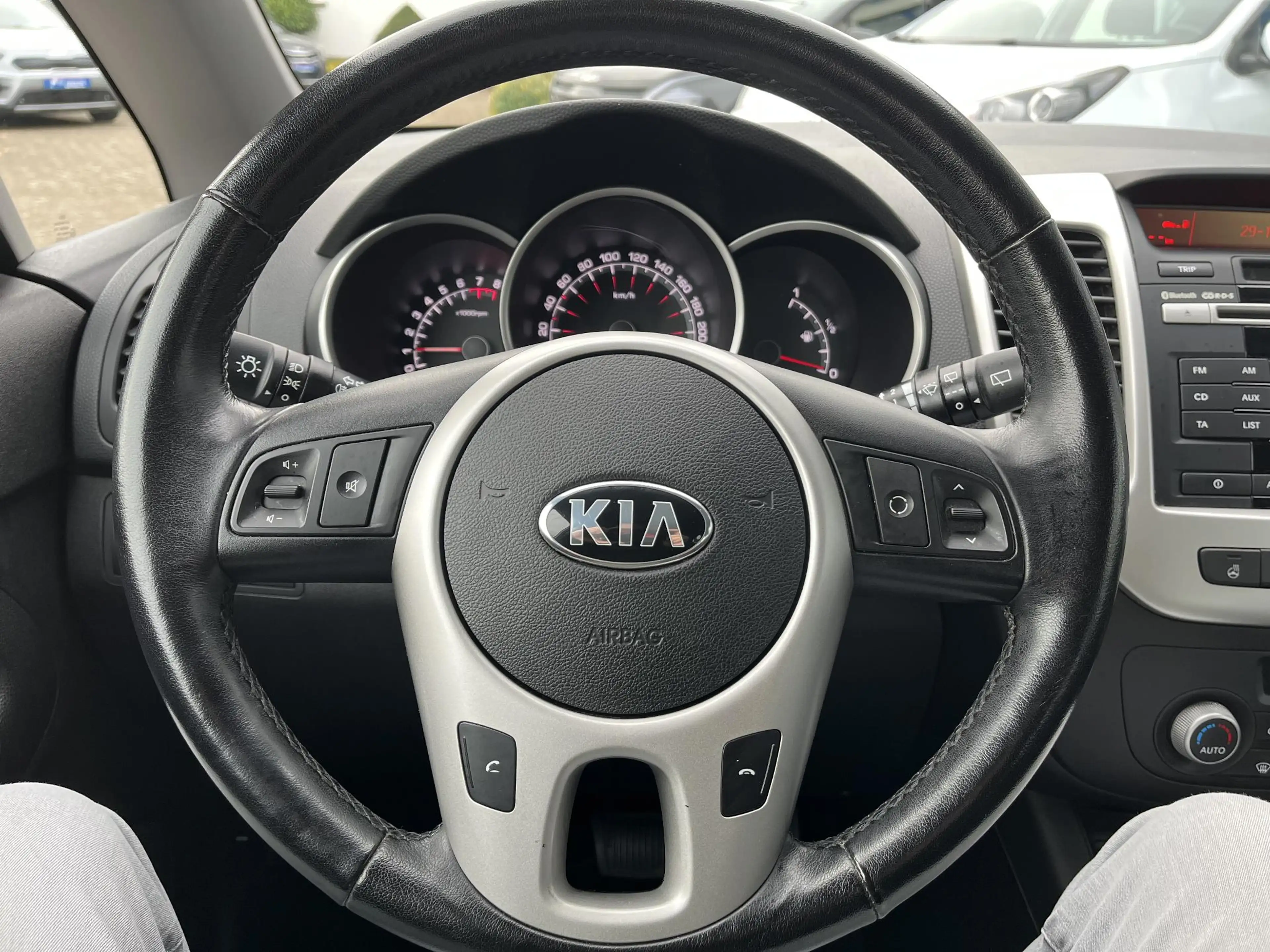 Kia Venga 1.6 CVVT DynamicPLusLine | Cruise controle, Climat — photo 11