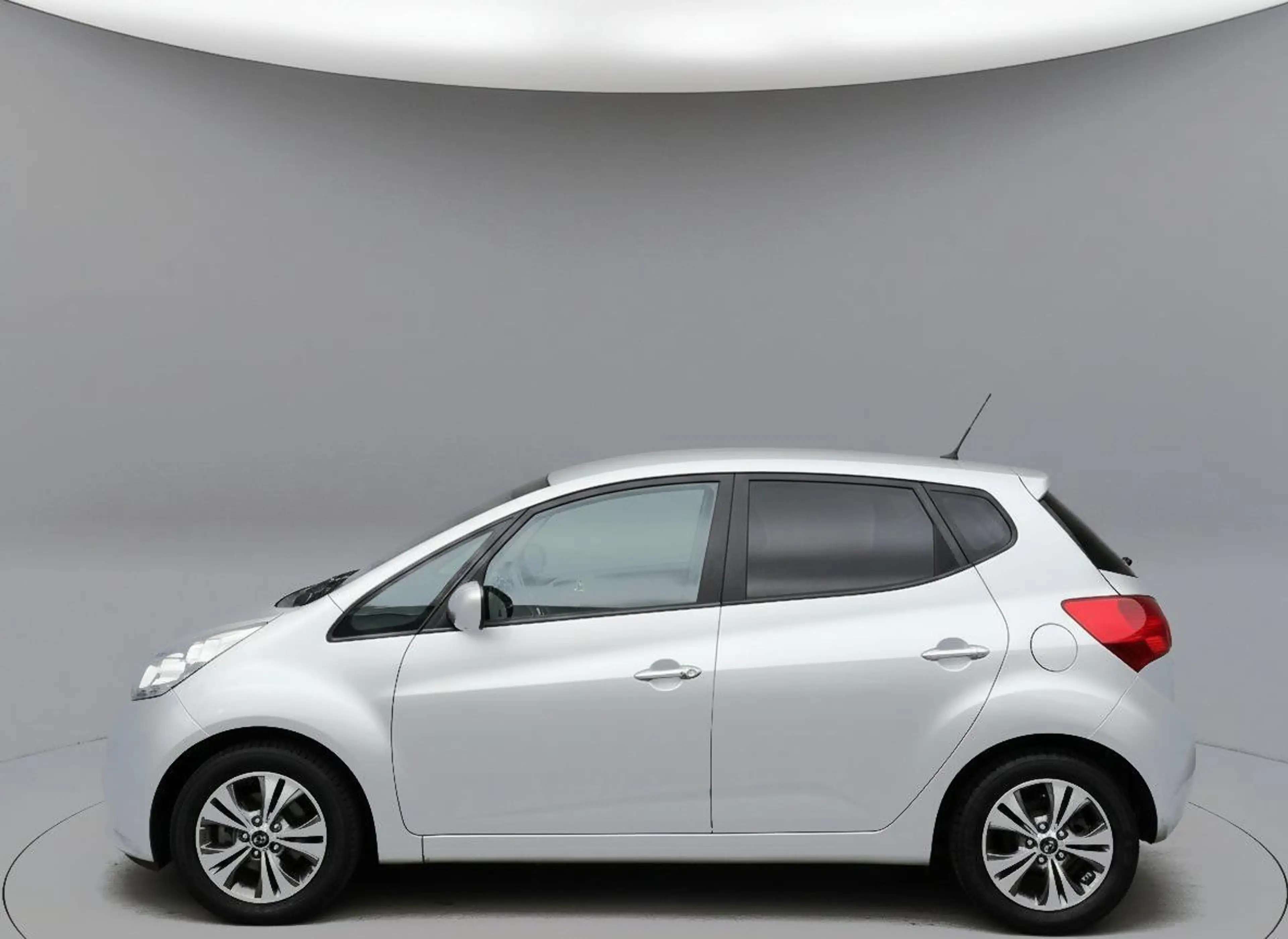 Kia Venga 1.6 CVVT DynamicPLusLine | Cruise controle, Climat — photo 6