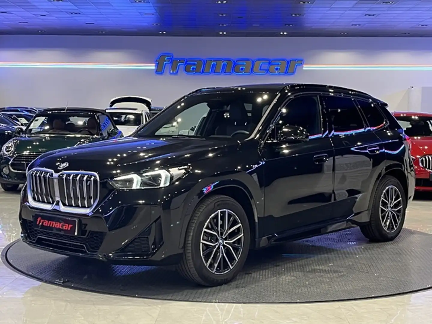 BMW iX1 xDrive30A Noir - 1