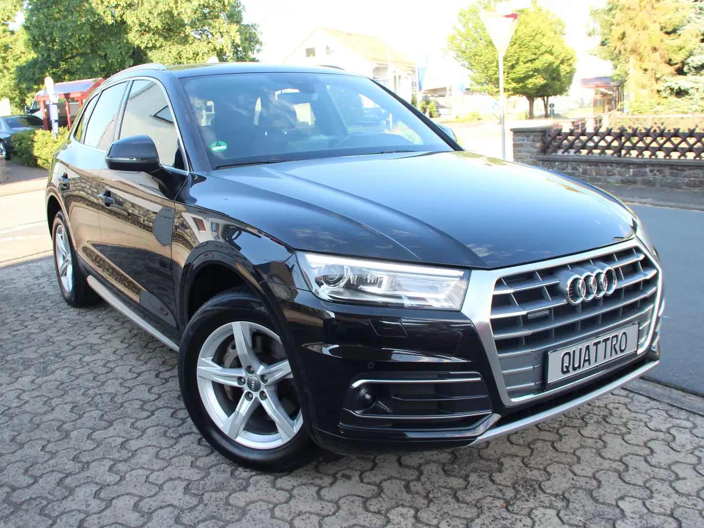 Audi Q5 40 TDI quattro sport Noir - 1