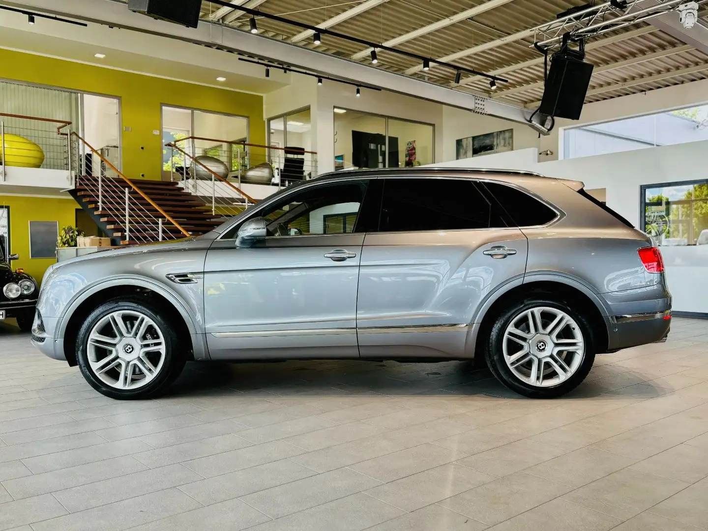 Bentley Bentayga *6.0*W12*4WD*PANO*Memory* Silber - 2