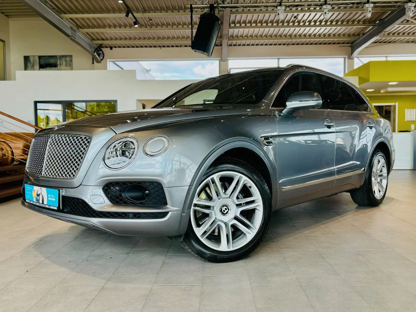 Bentley Bentayga *6.0*W12*4WD*PANO*Memory* Silber - 1