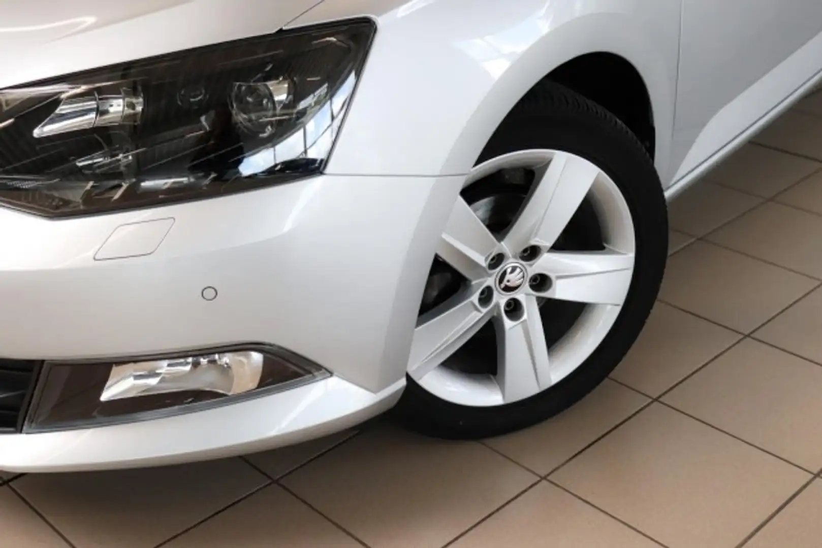 Skoda Fabia Ambition 1.0 TSI (70kw/95PS) Klima Einparkhilfe Argento - 2