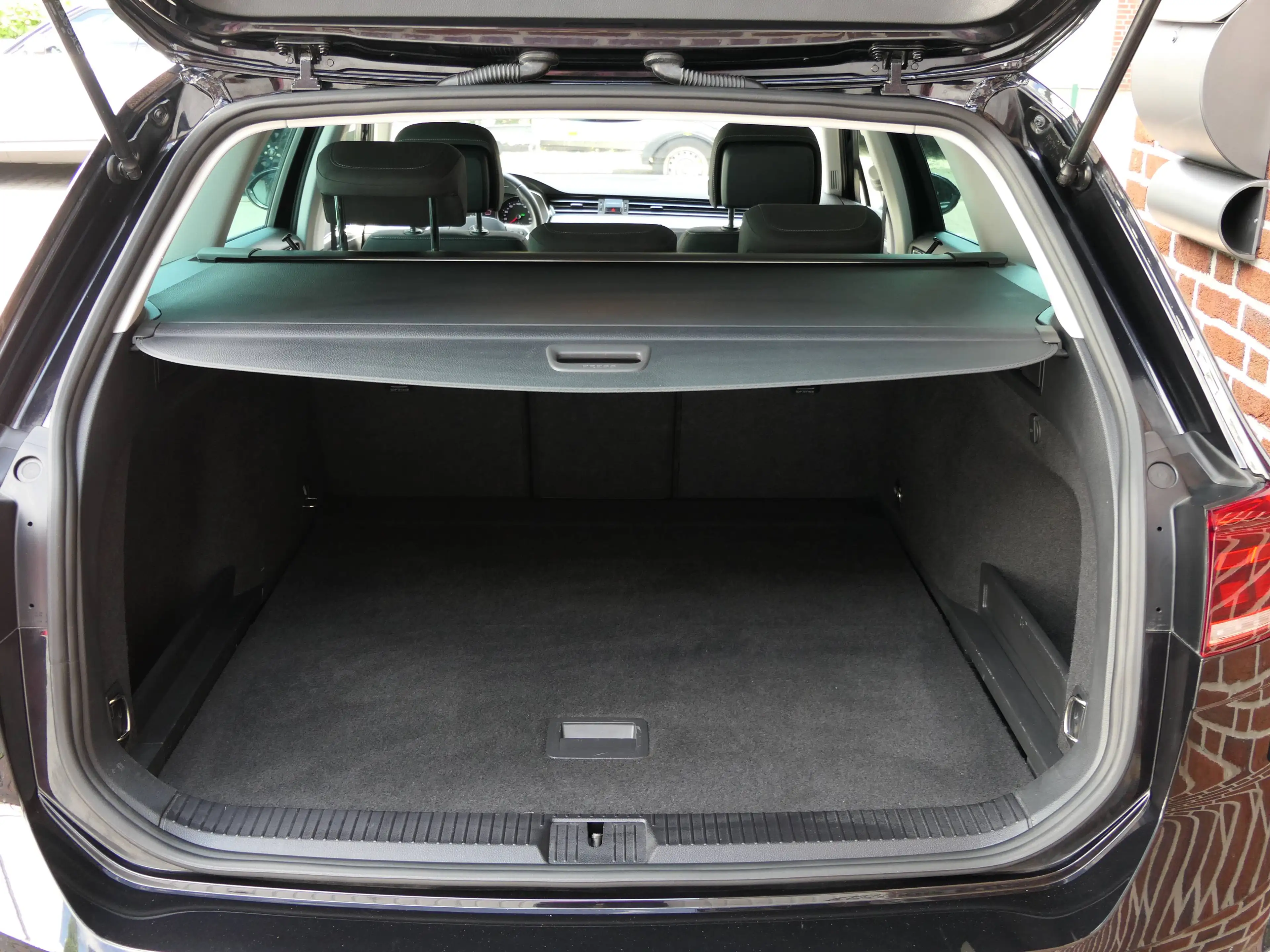 Volkswagen Passat Variant VW-PASSAT+VARIANT+TDI+DSG+NAVI+ALU+E-SITZE+LED+AHK+ACC+RFK+TRAVEL-ASSIST — photo 11