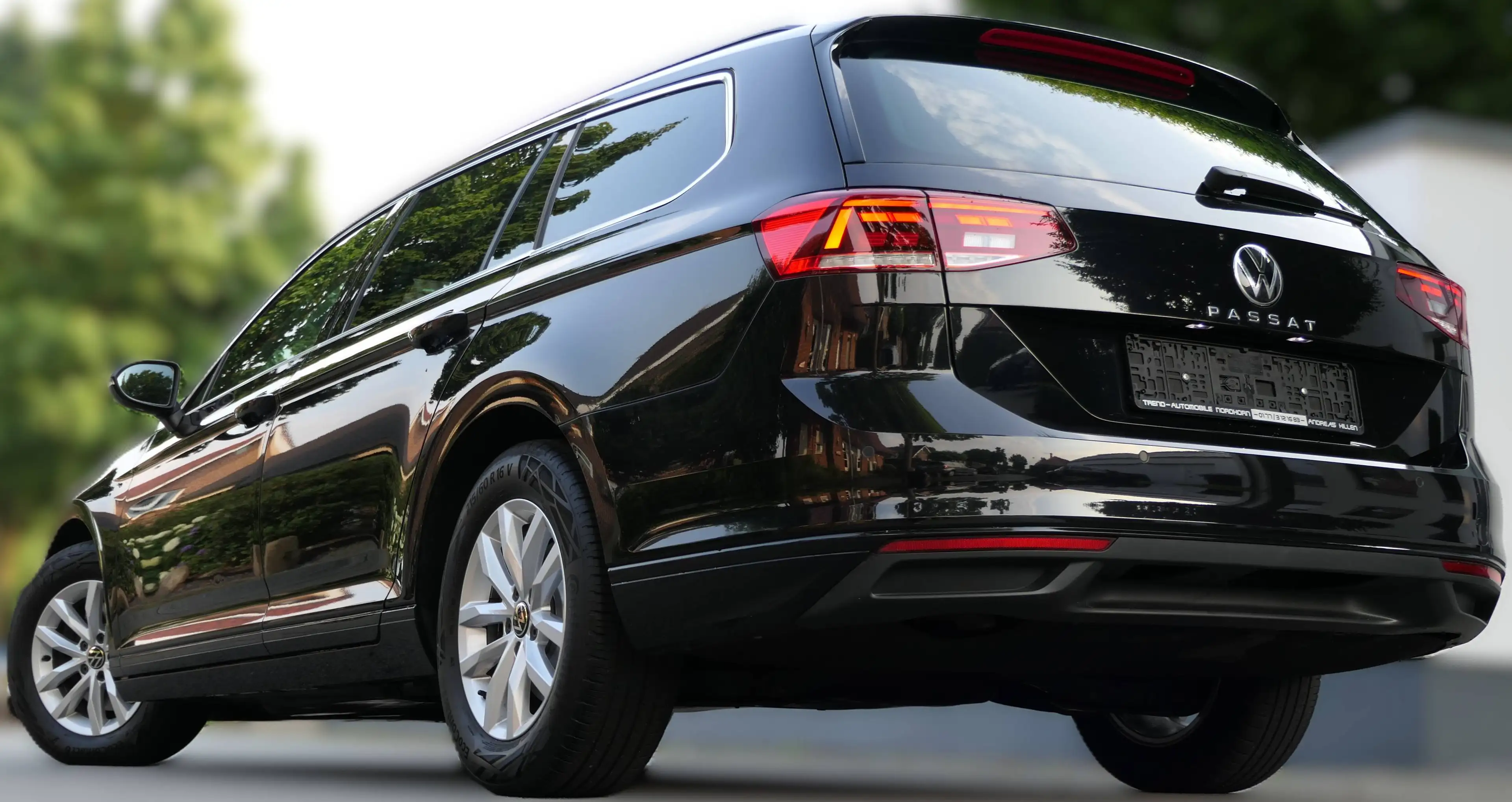 Volkswagen Passat Variant VW-PASSAT+VARIANT+TDI+DSG+NAVI+ALU+E-SITZE+LED+AHK+ACC+RFK+TRAVEL-ASSIST — photo 4