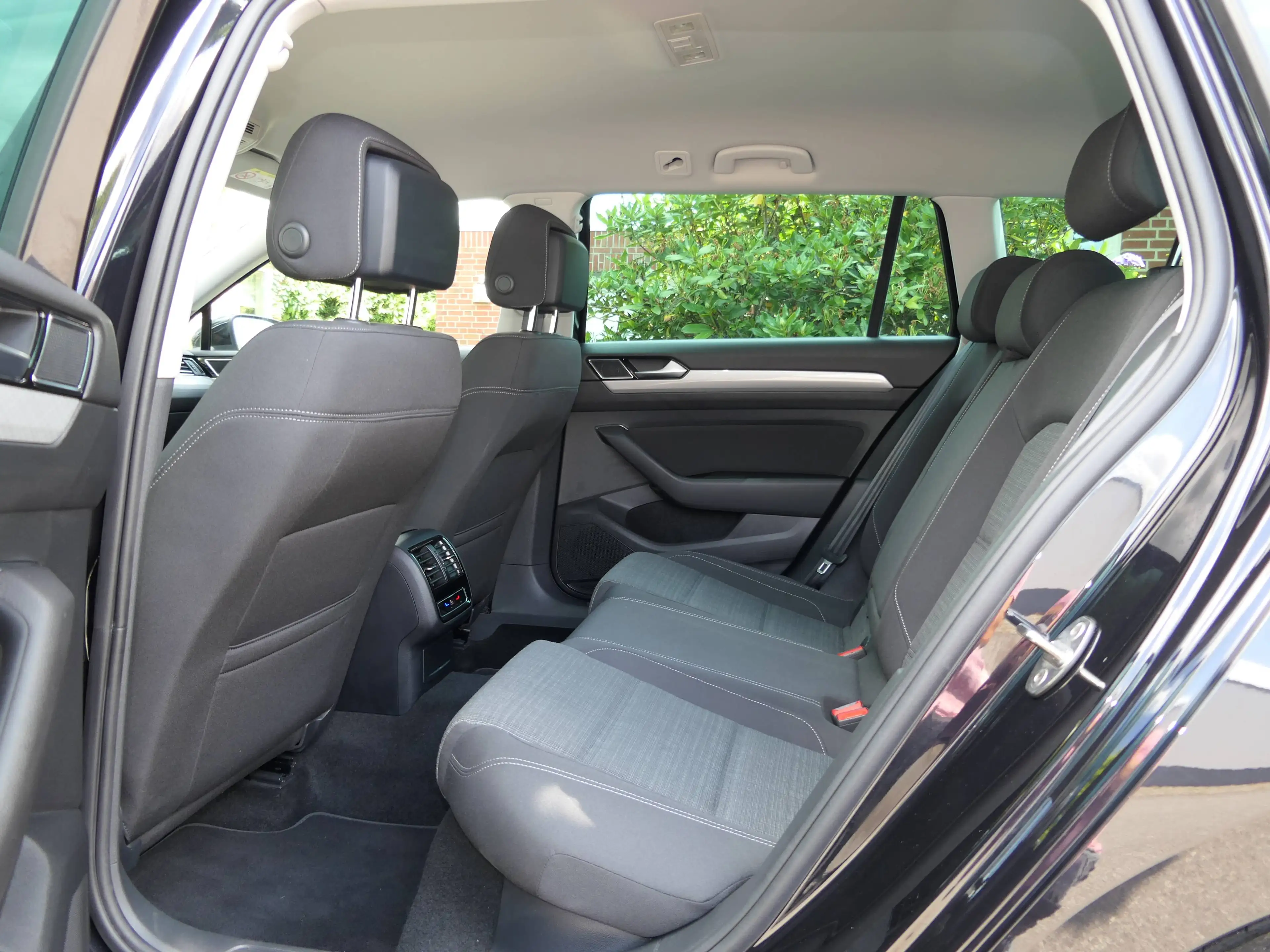 Volkswagen Passat Variant VW-PASSAT+VARIANT+TDI+DSG+NAVI+ALU+E-SITZE+LED+AHK+ACC+RFK+TRAVEL-ASSIST — photo 9