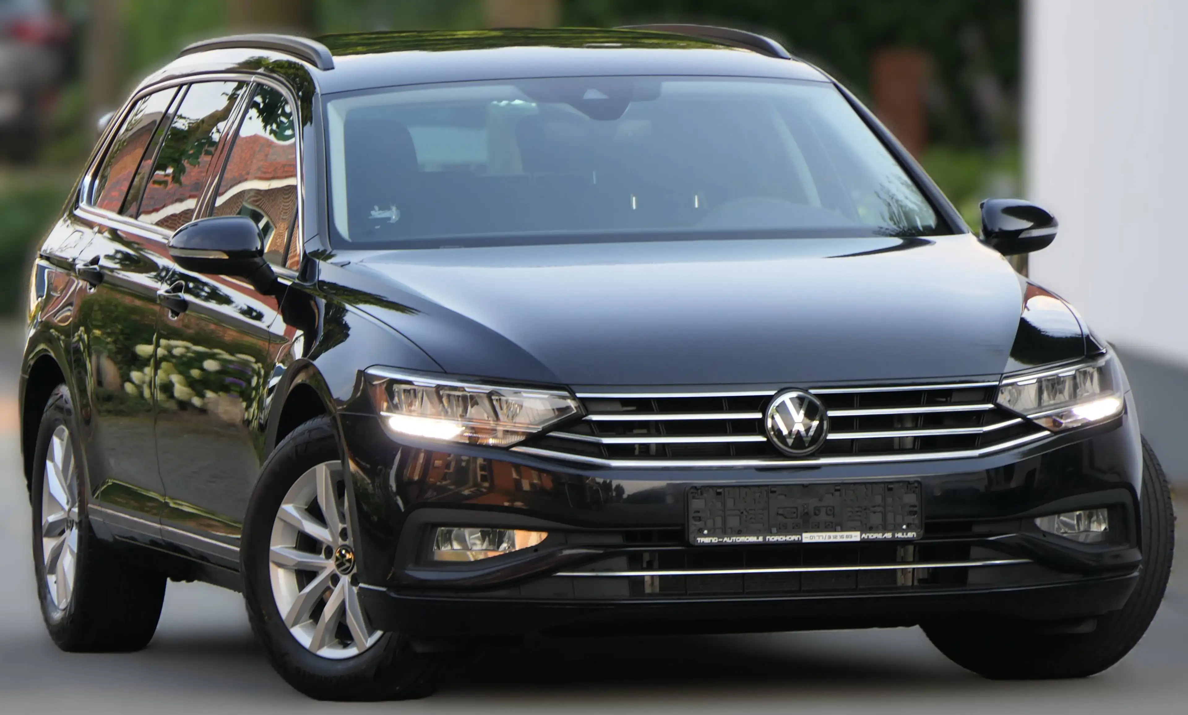 Volkswagen Passat Variant VW-PASSAT+VARIANT+TDI+DSG+NAVI+ALU+E-SITZE+LED+AHK+ACC+RFK+TRAVEL-ASSIST — photo 2