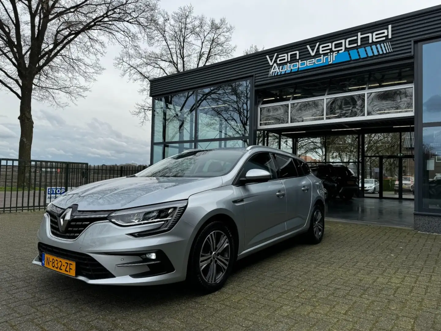 Renault Megane 1.3 TCE INTENS / LED / DAB / NAVIGATIE / KEYLESS Grijs - 1