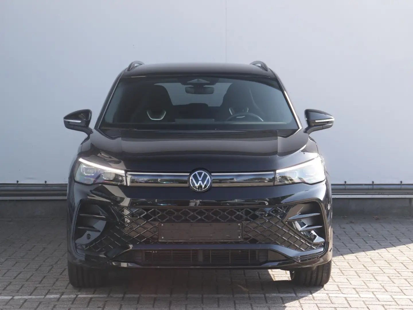 Volkswagen Tiguan 1.5 eHybrid R-Line Edition 272pk | Trekhaak | Blac Noir - 2
