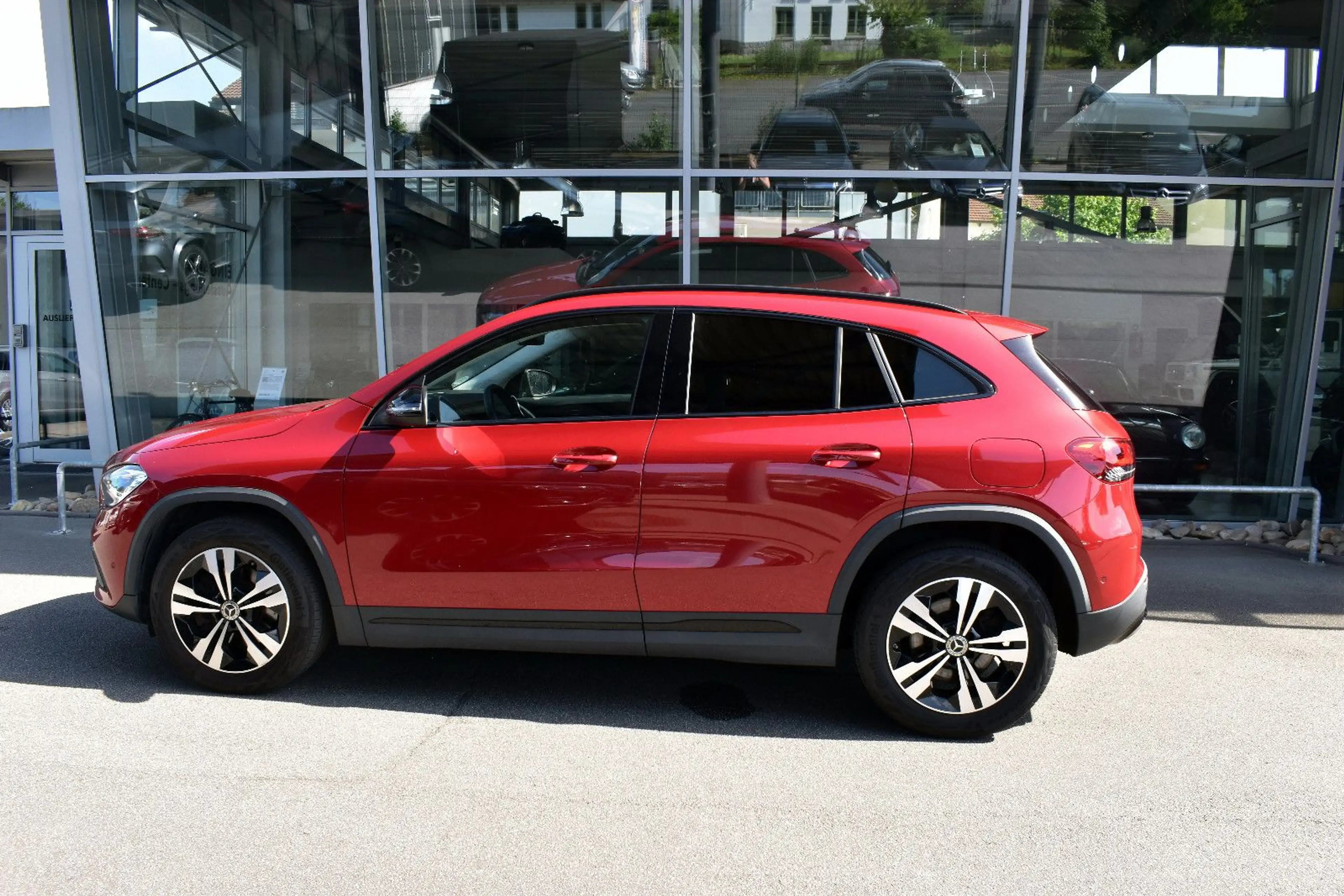 Mercedes-Benz GLA 220 GLA220d 4M *Designo*Kamera*Night-Paket*LED* — photo 7
