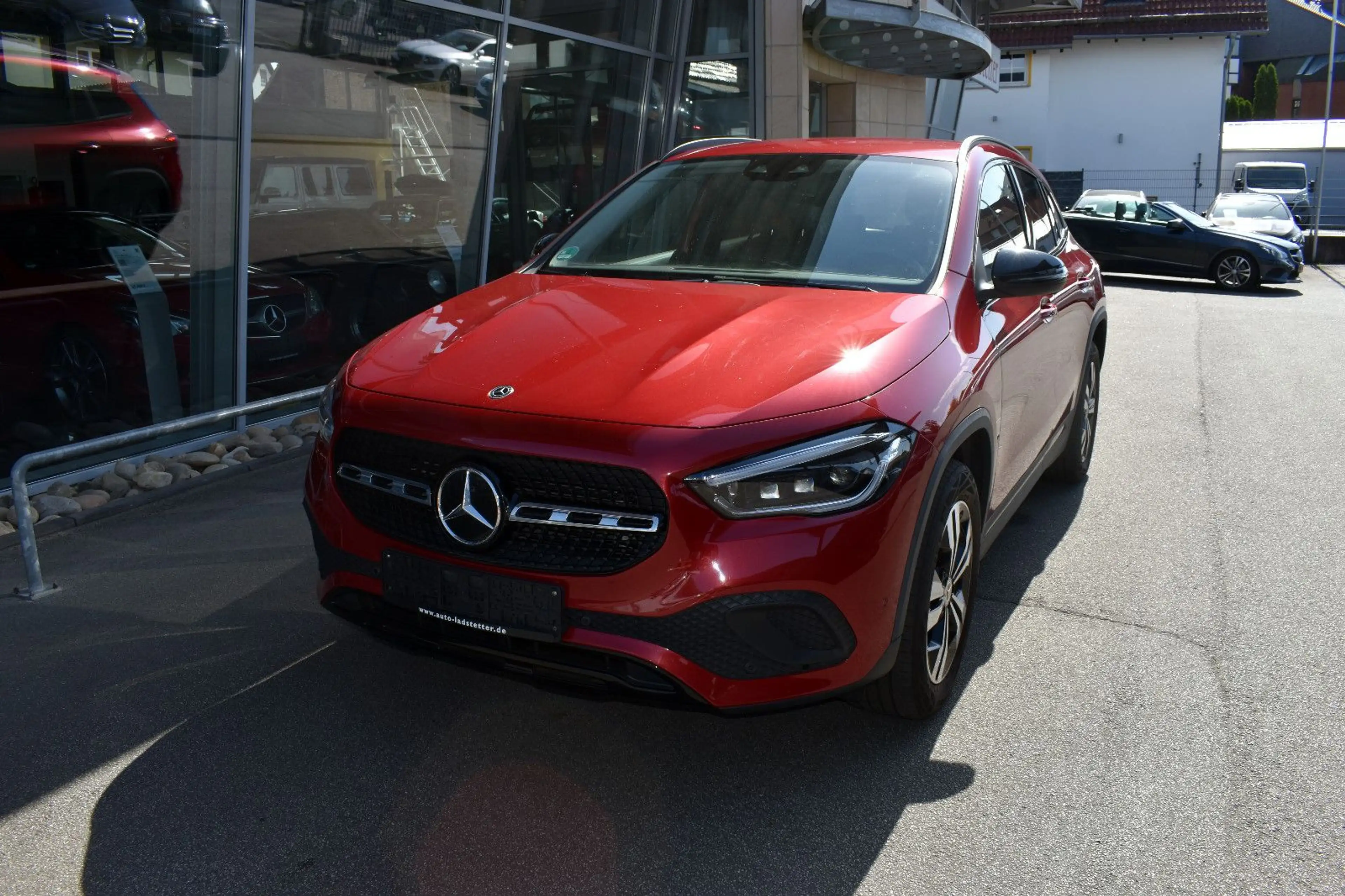 Mercedes-Benz GLA 220 GLA220d 4M *Designo*Kamera*Night-Paket*LED* — photo 2