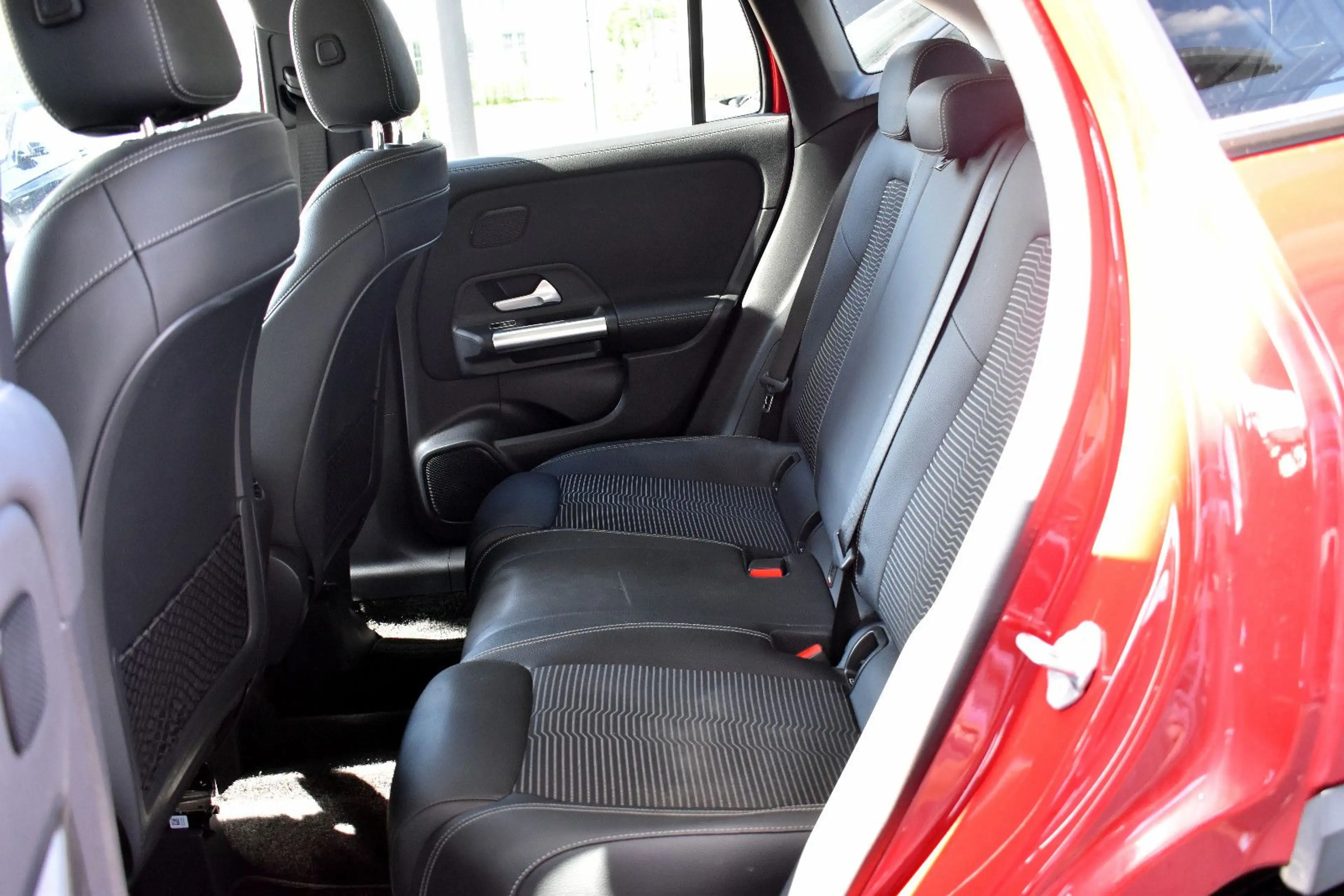 Mercedes-Benz GLA 220 GLA220d 4M *Designo*Kamera*Night-Paket*LED* — photo 10