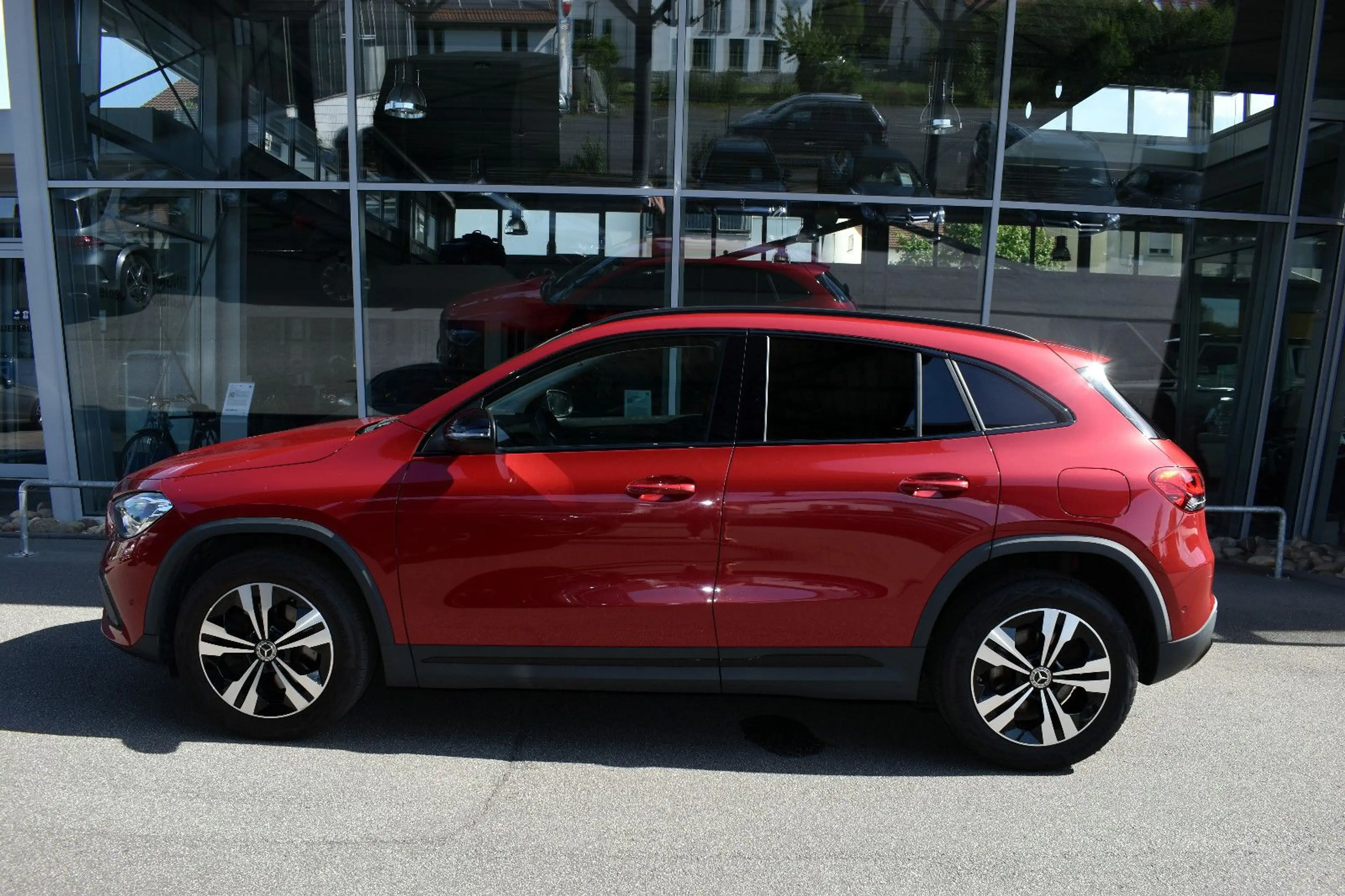 Mercedes-Benz GLA 220 GLA220d 4M *Designo*Kamera*Night-Paket*LED* — photo 3