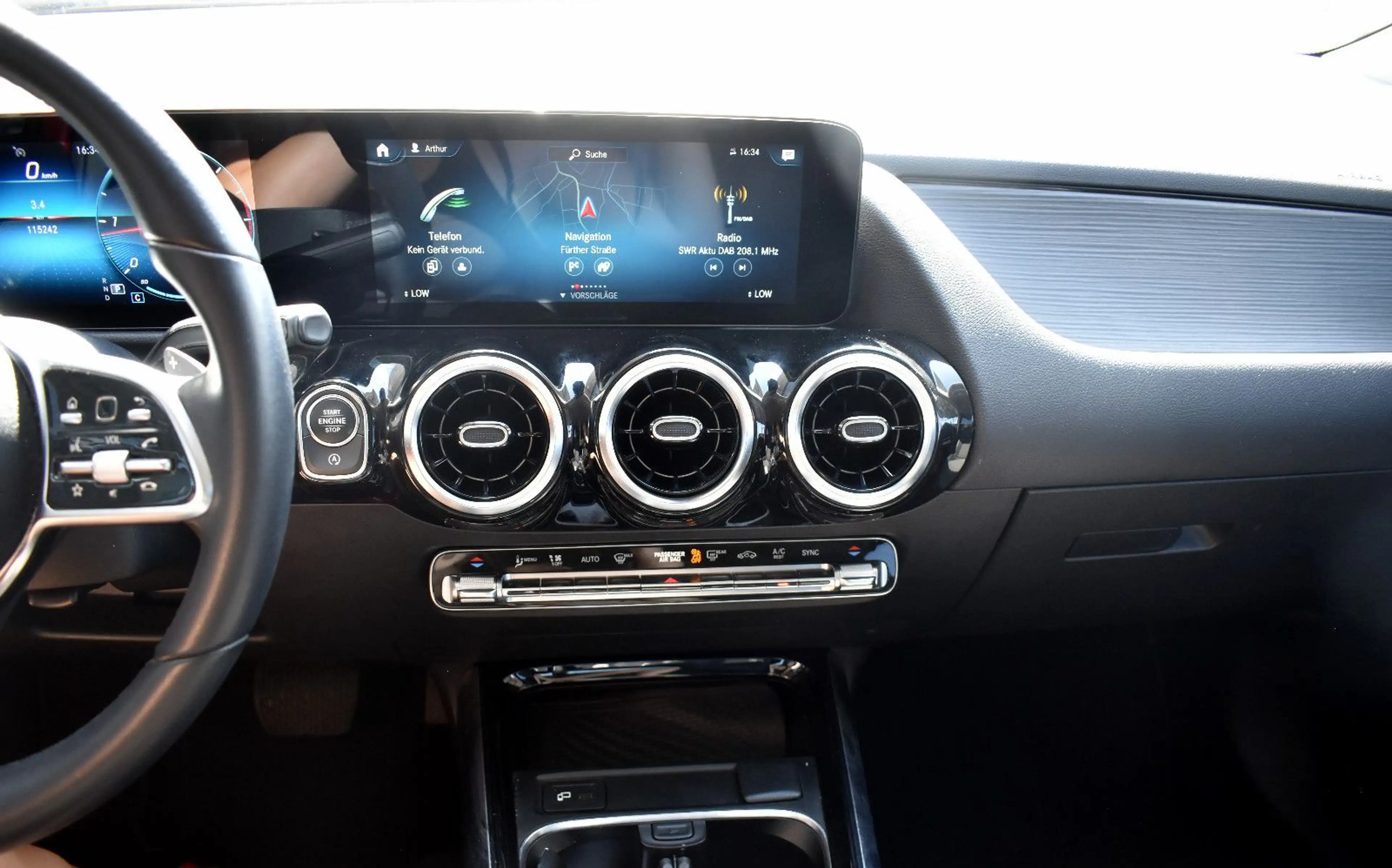 Mercedes-Benz GLA 220 GLA220d 4M *Designo*Kamera*Night-Paket*LED* — photo 11
