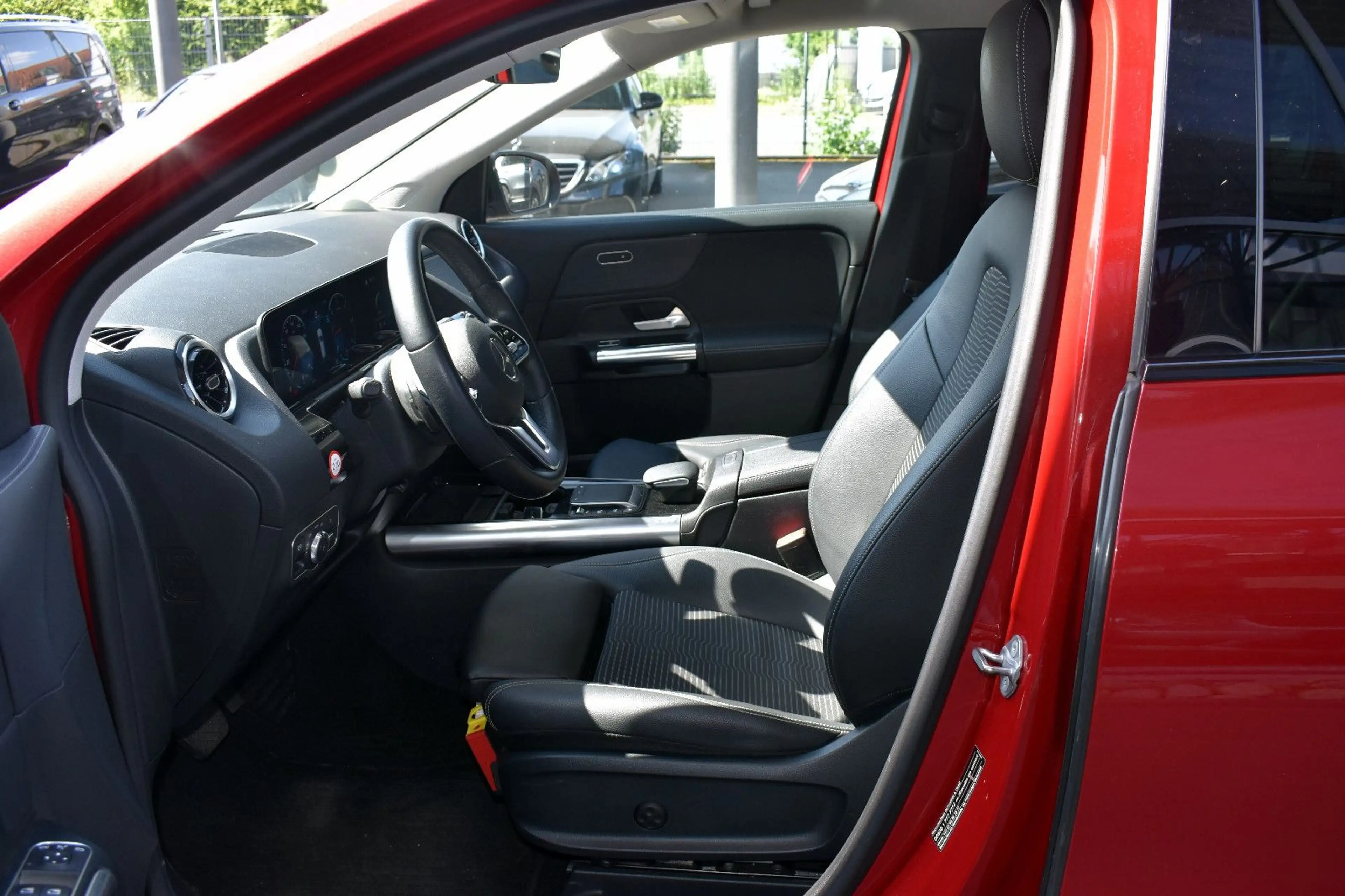 Mercedes-Benz GLA 220 GLA220d 4M *Designo*Kamera*Night-Paket*LED* — photo 9