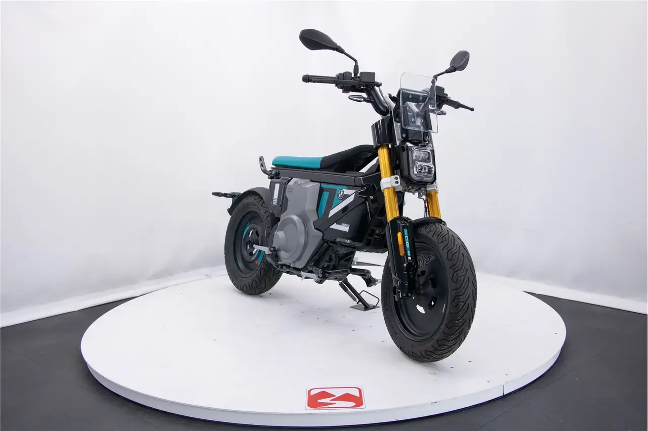 BMW CE 02