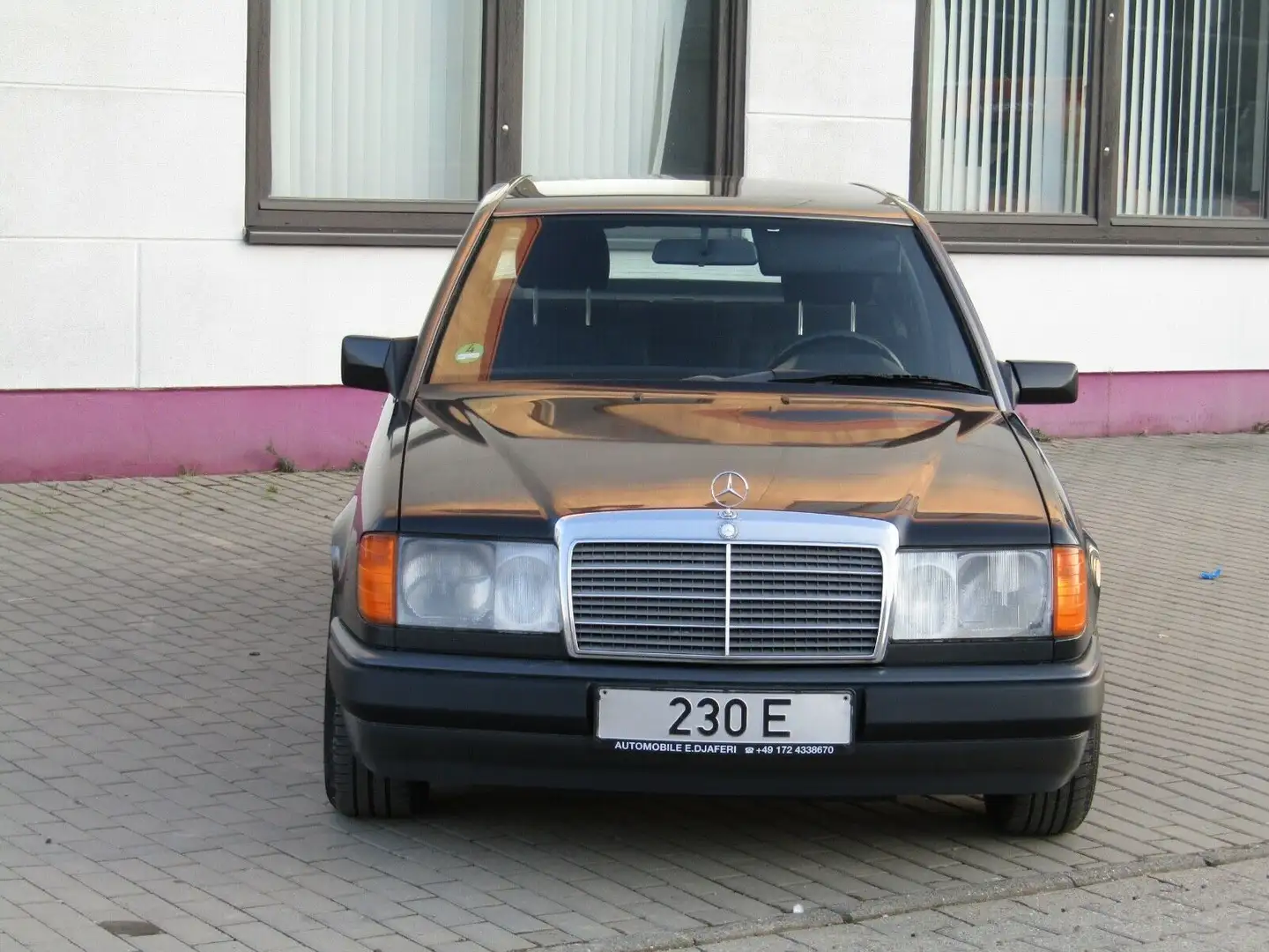 Mercedes-Benz 230 E Чорний - 2