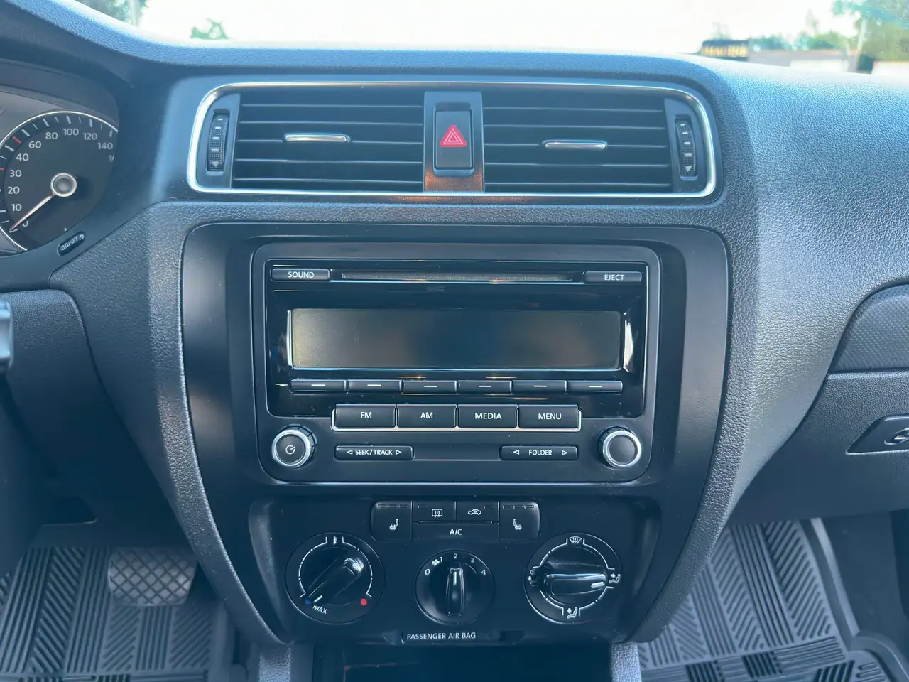 Volkswagen Jetta снимка Volkswagen Jetta