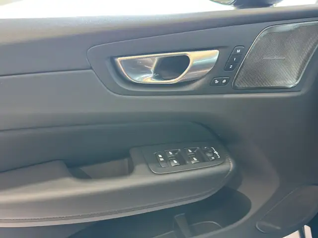 Volvo XC60 view 9
