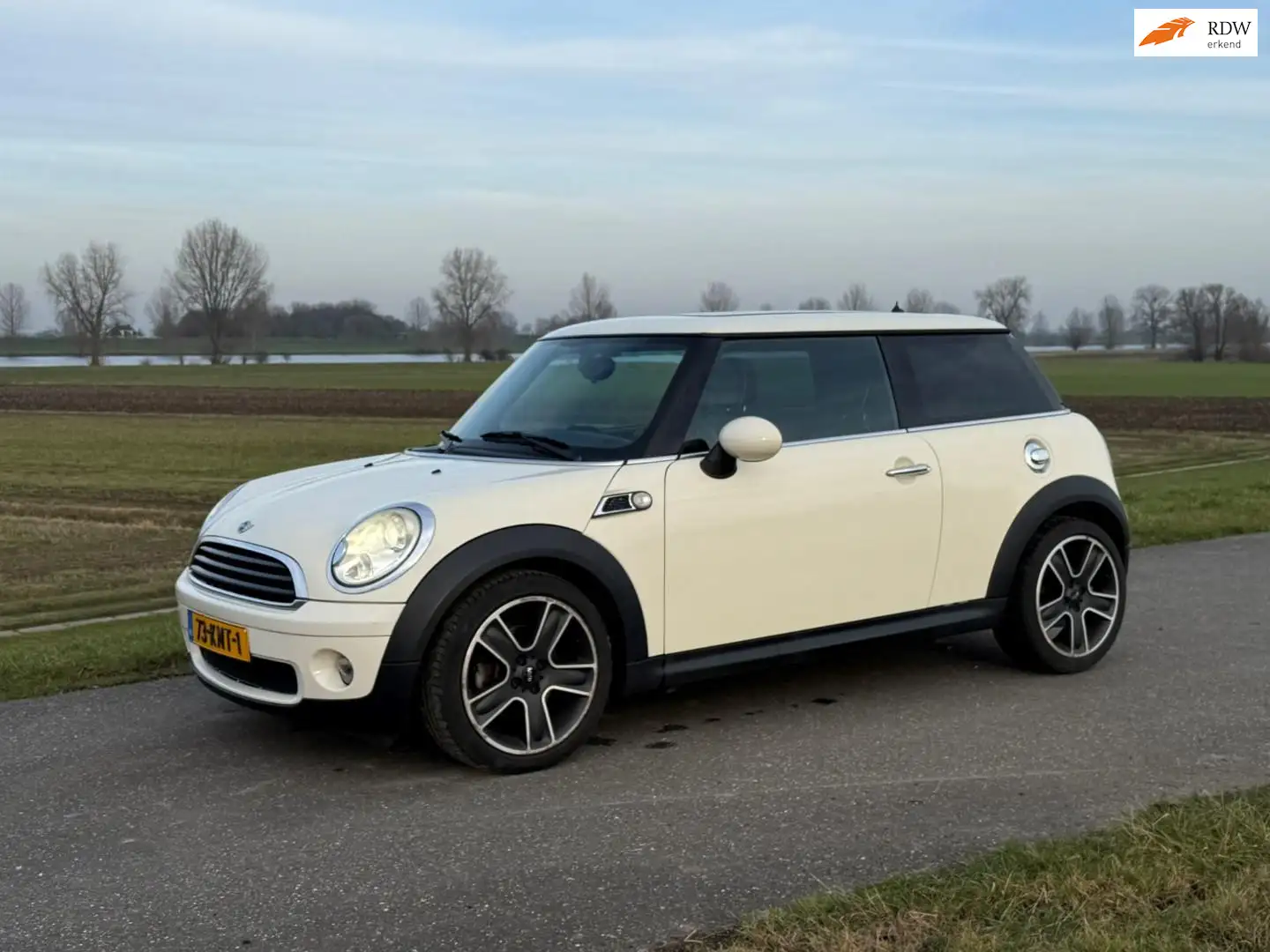 MINI One Mini 1.4 50 Anniversary MK II met pano en lederen Weiß - 1