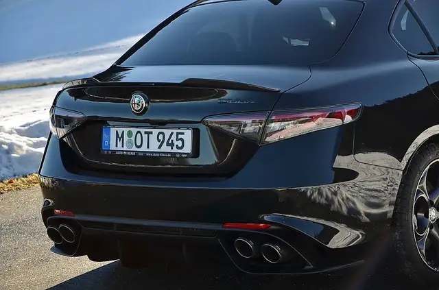 Alfa Romeo Giulia Giulia Quadrifoglio 2,9 Alfa 510 ATX RWD Quadrifoglio Ansicht 3