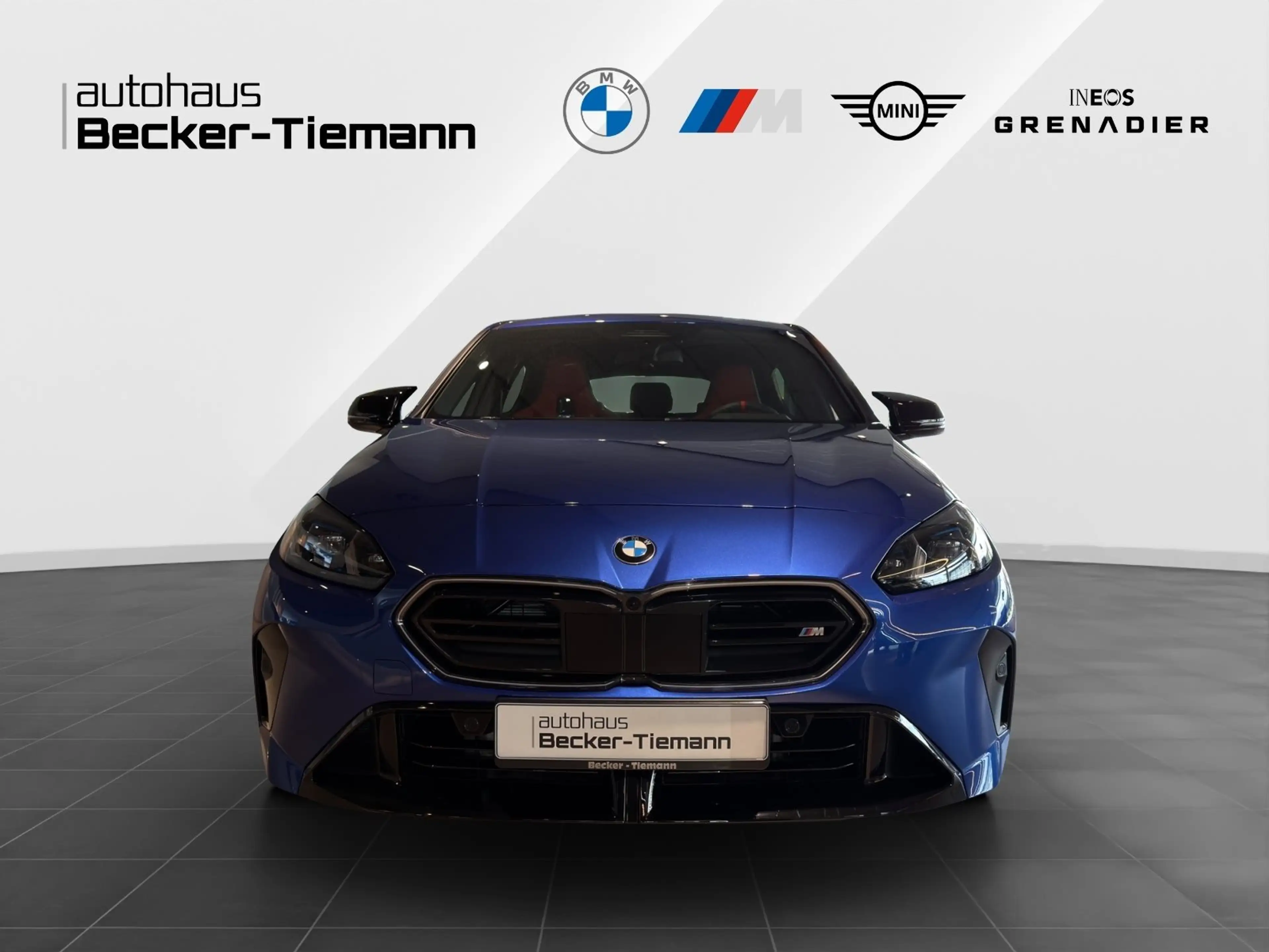 BMW M1 35i xDrive — photo 2