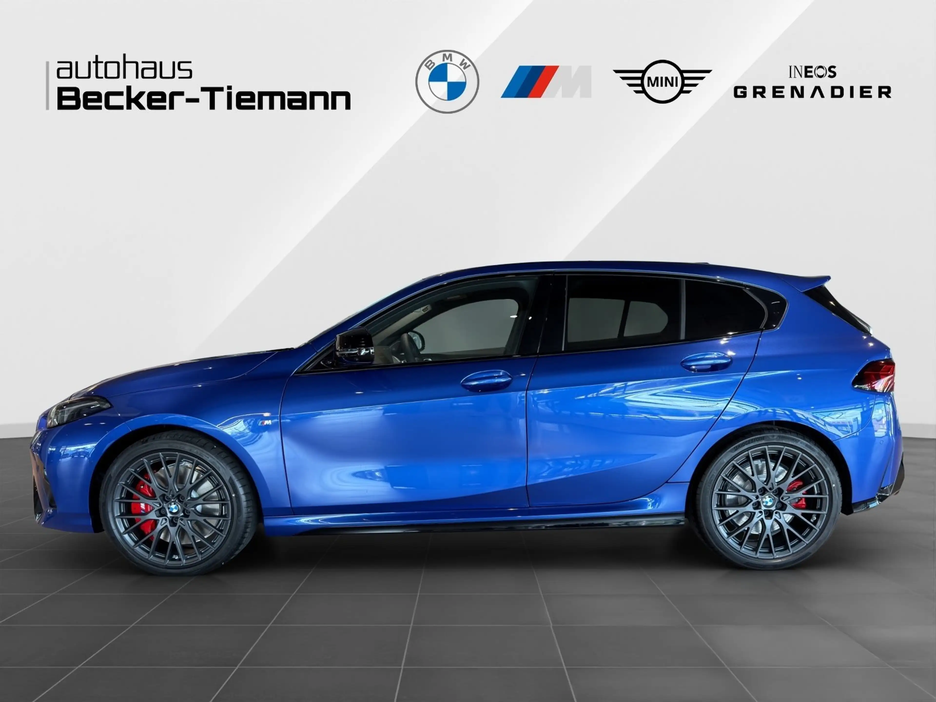 BMW M1 35i xDrive — photo 3