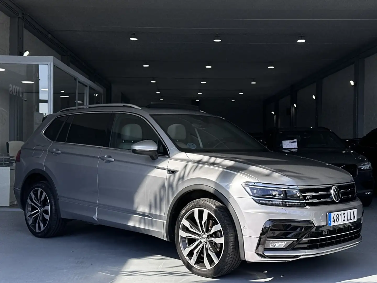 Volkswagen Tiguan Allspace 2.0TDI R-Line 4Motion DSG 110kW Gris - 2