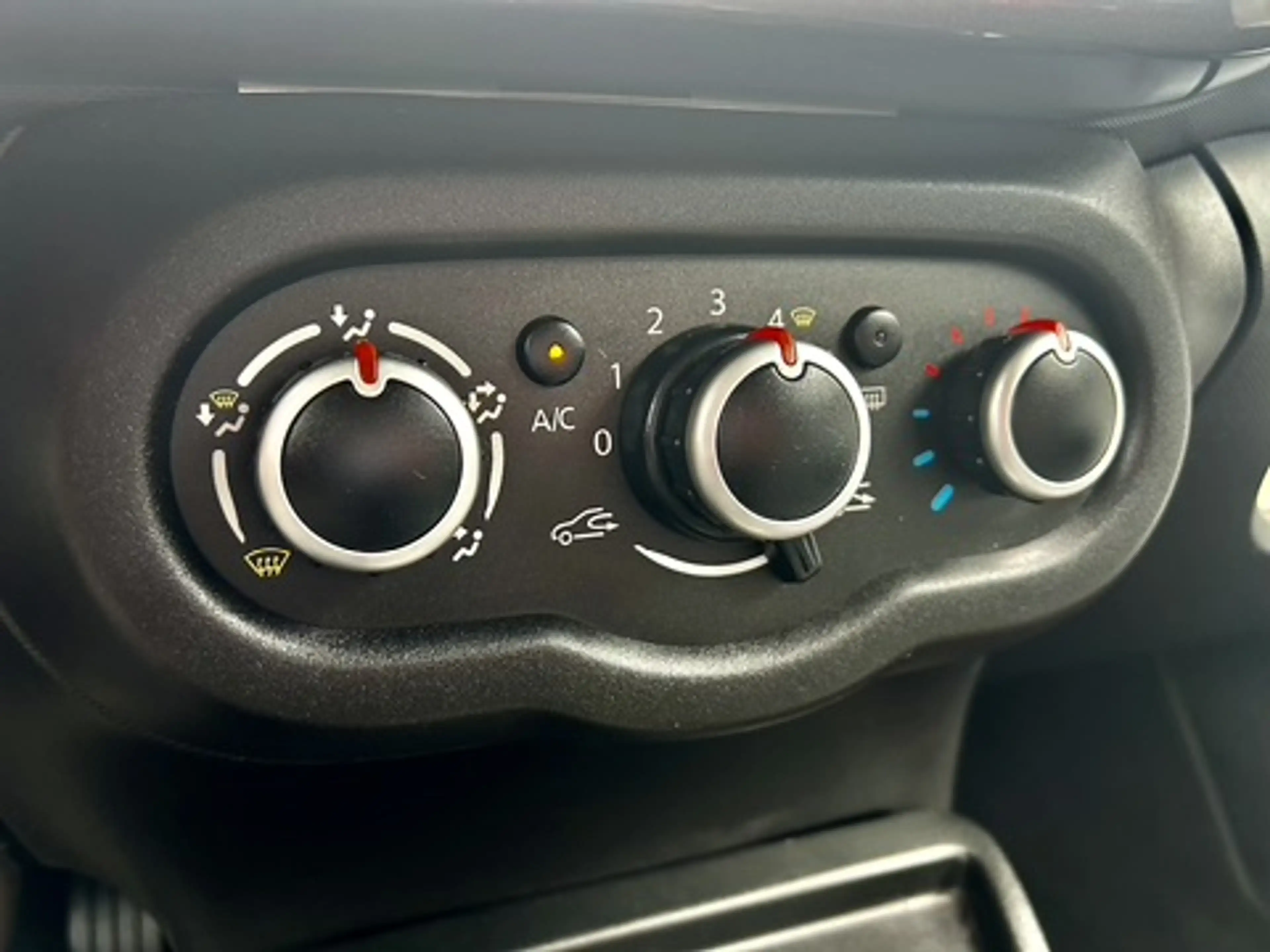 Renault Twingo 1.0i 12v*1erPROPRIETAIRE*FAIBLES TAXES*AIRCO* — photo 13
