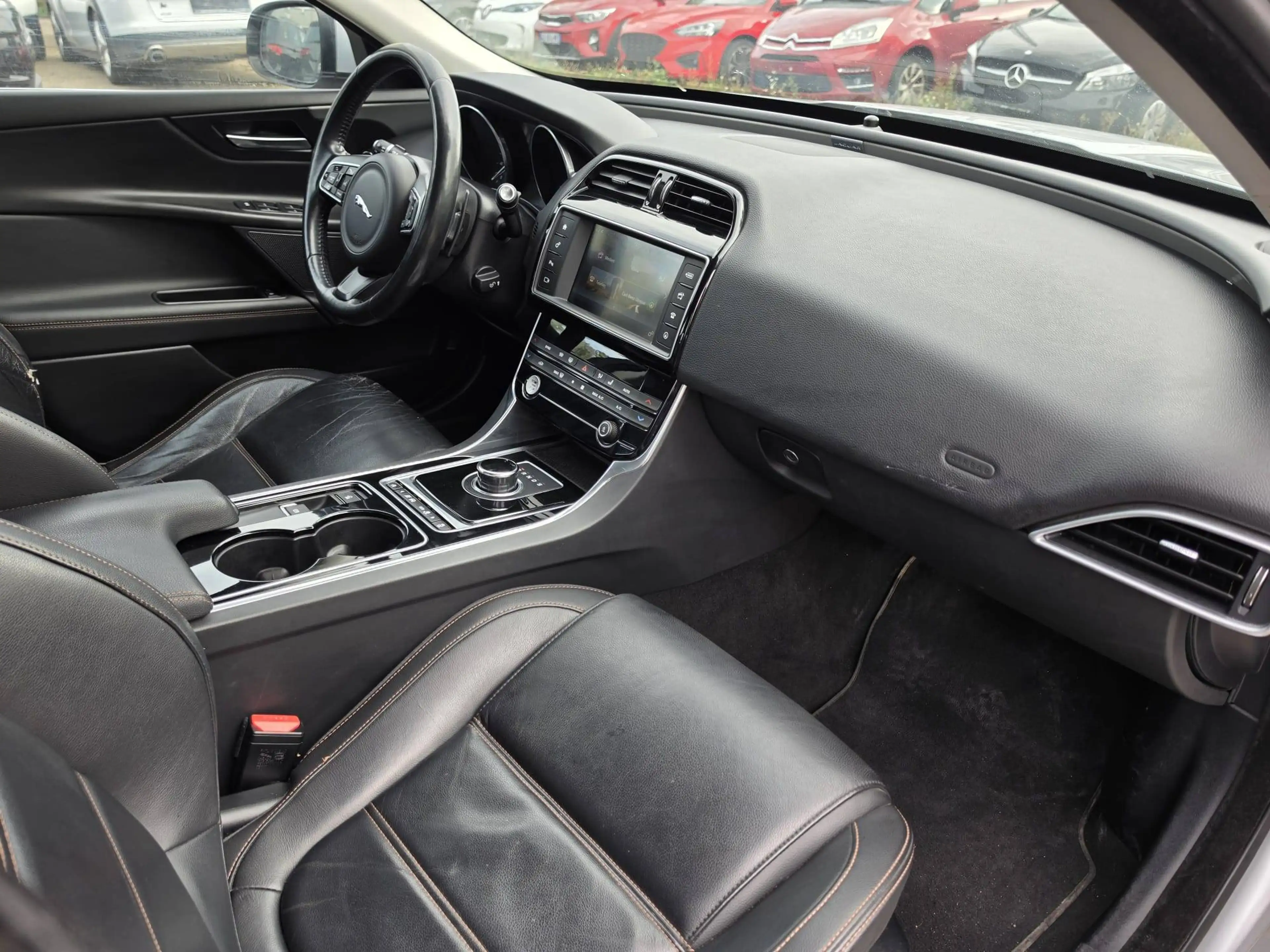 Jaguar XE 20D Prestige AWD Lim. Automatik Leder Kamera — photo 14