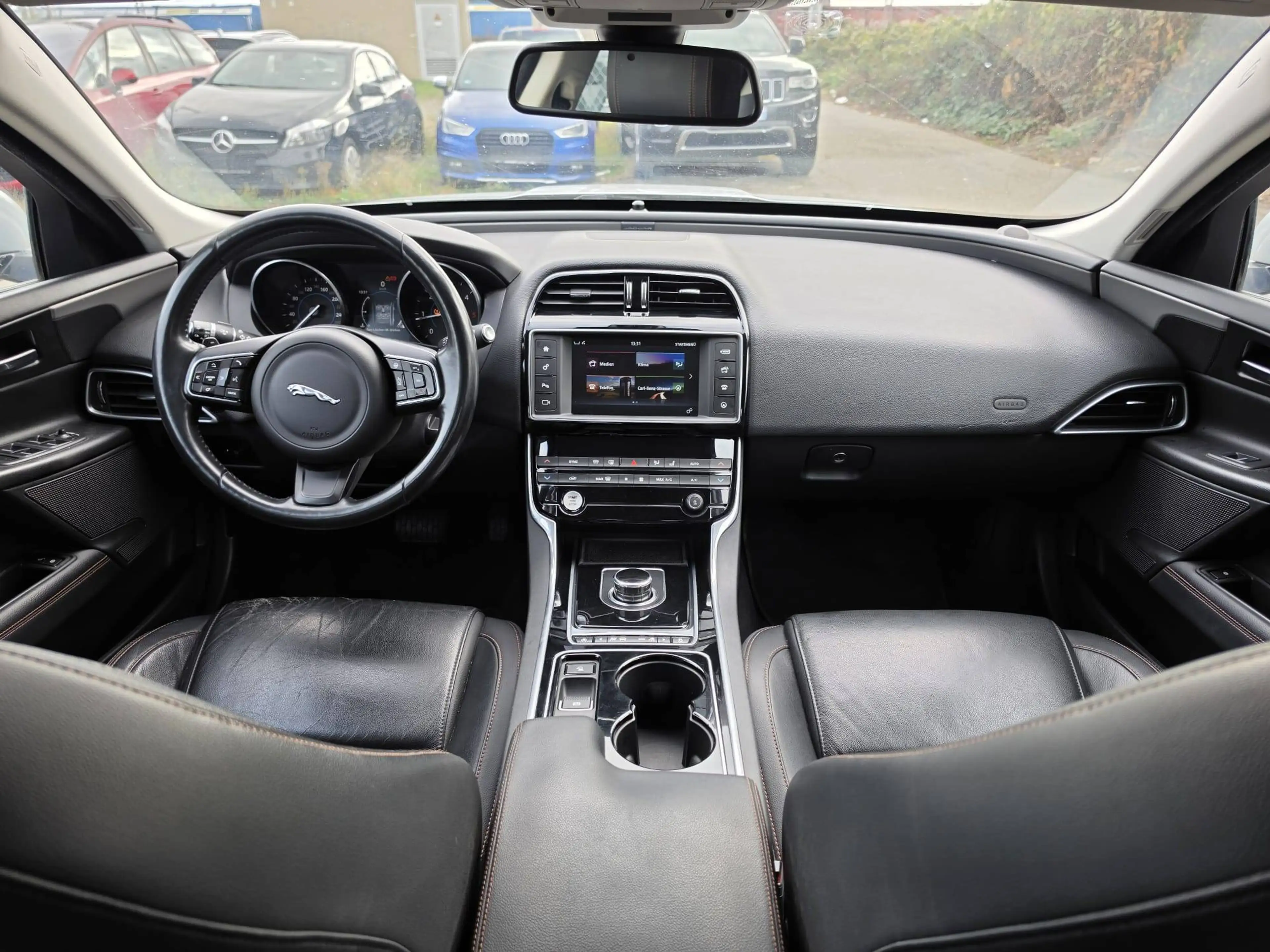 Jaguar XE 20D Prestige AWD Lim. Automatik Leder Kamera — photo 12