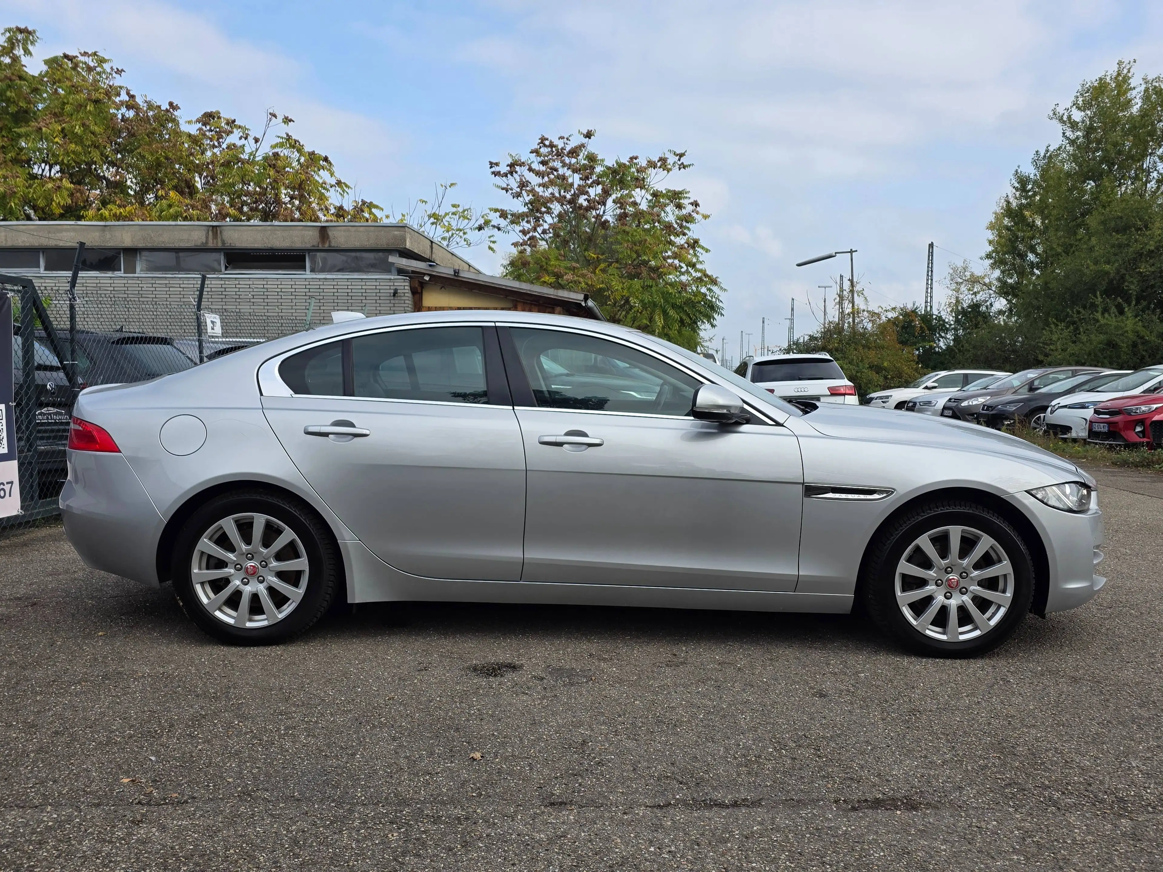 Jaguar XE 20D Prestige AWD Lim. Automatik Leder Kamera — photo 7