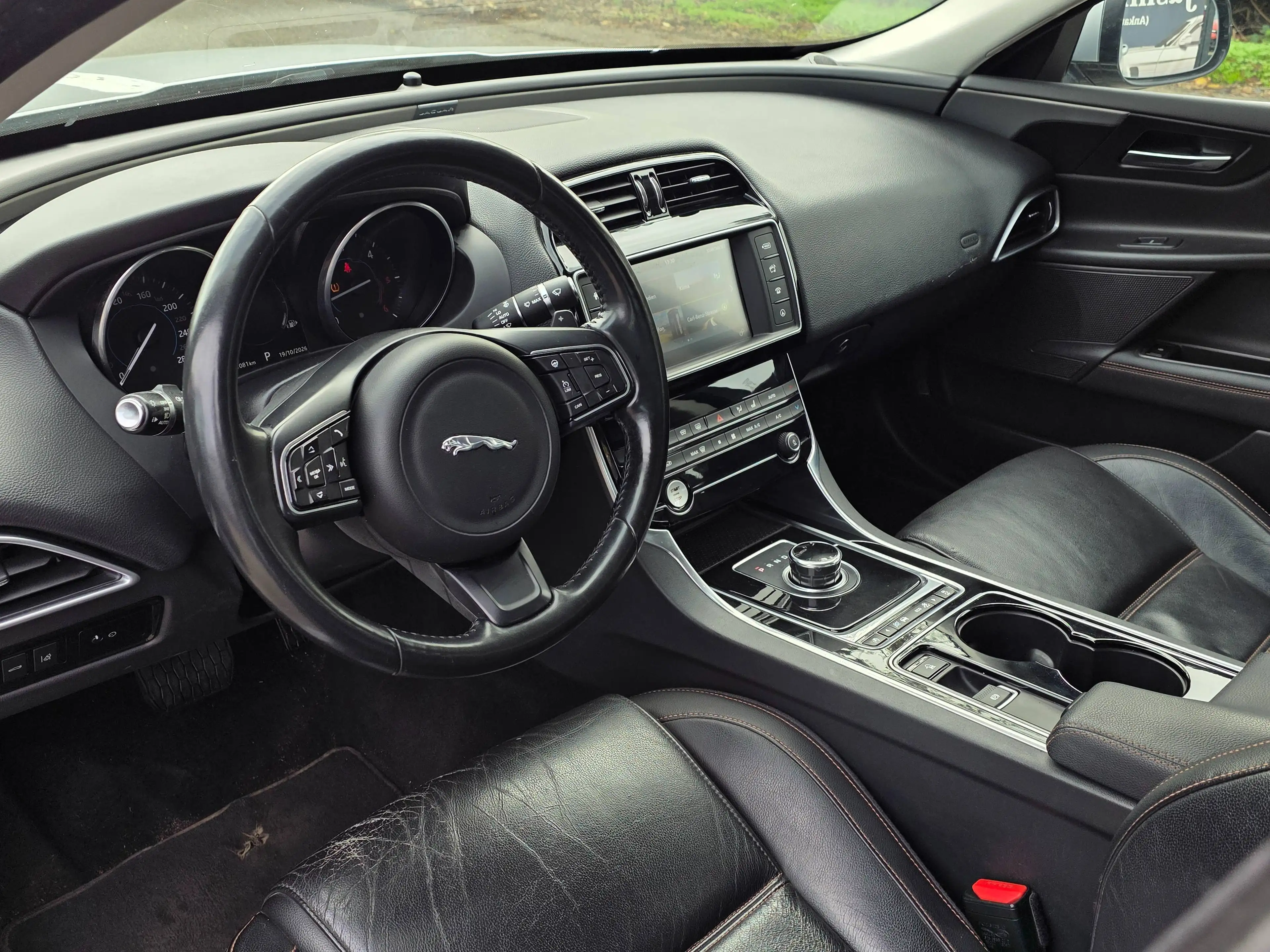 Jaguar XE 20D Prestige AWD Lim. Automatik Leder Kamera — photo 10