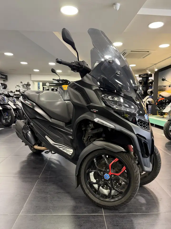Piaggio MP3 400