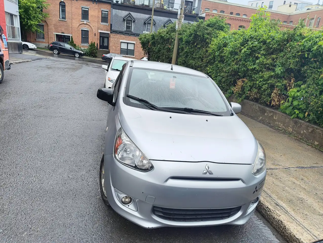 Mitsubishi Mirage снимка Mitsubishi Mirage