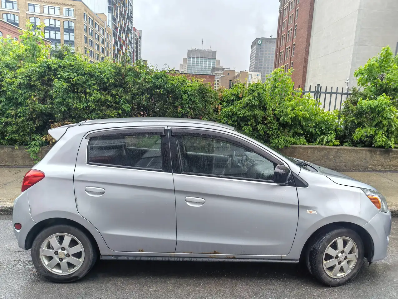 Mitsubishi Mirage снимка Mitsubishi Mirage
