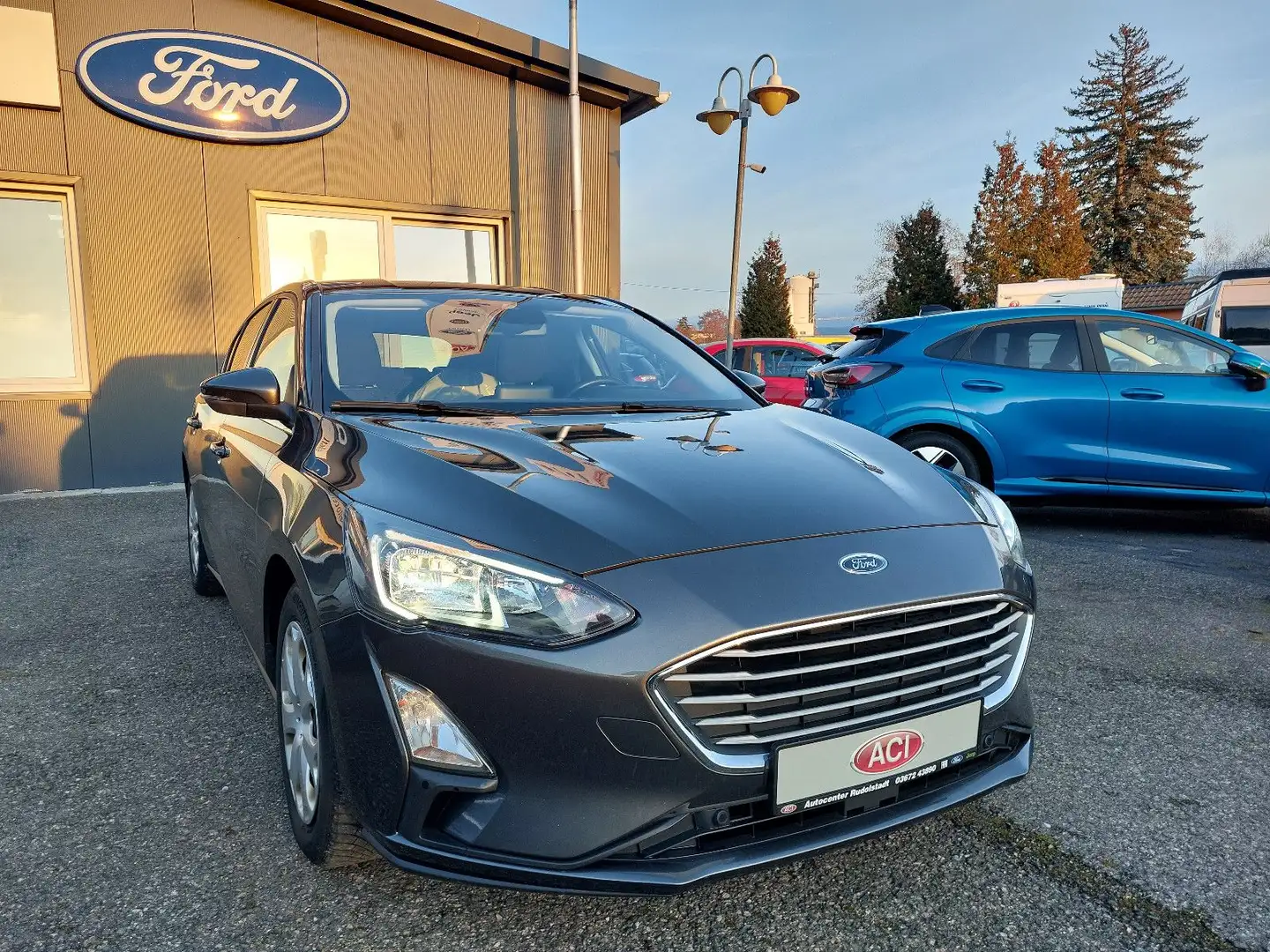 Ford Focus Cool & Connect Assistenzsysteme Grau - 2