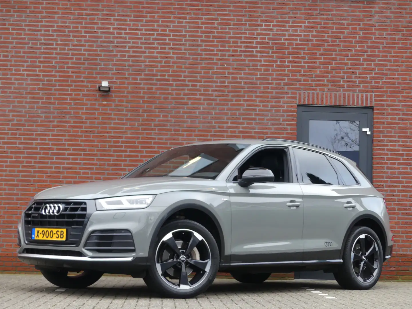 Audi Q5 2.0 TFSI quattro Sport S Line Black Edition Grijs - 1