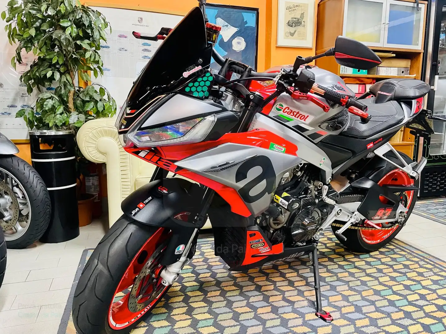 Aprilia Tuono 660 Grigio - 1