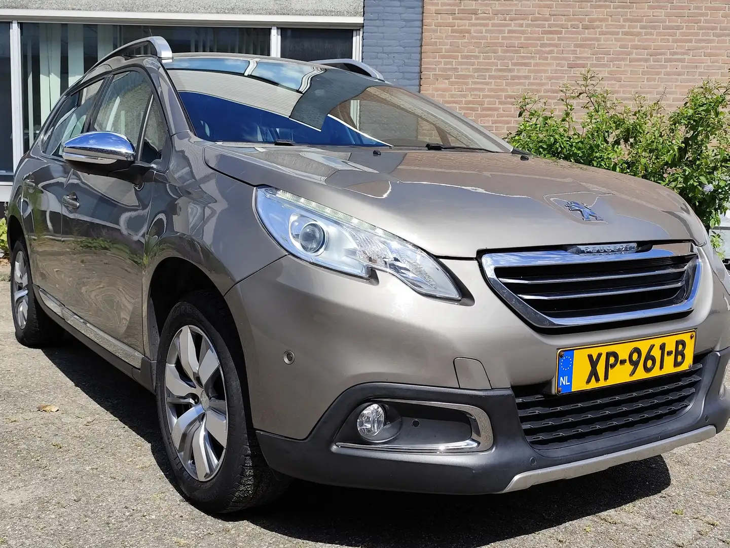 Peugeot 2008 2008 1.2 PureTech Allure Grijs - 1